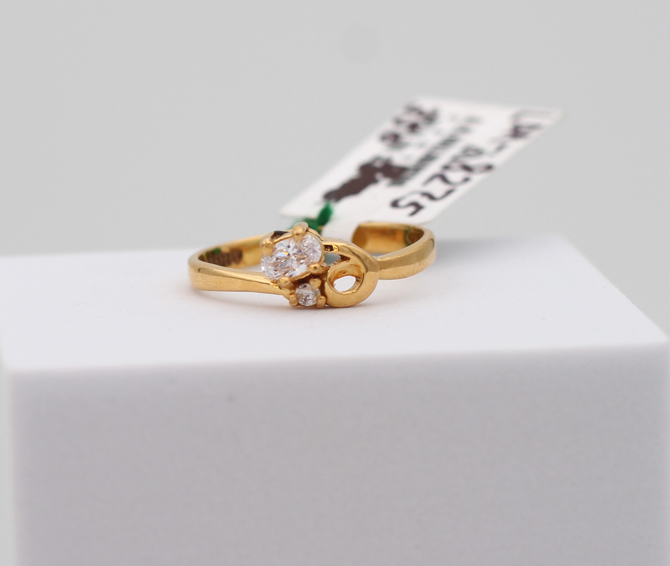 LADIES GOLD DESIGN RING