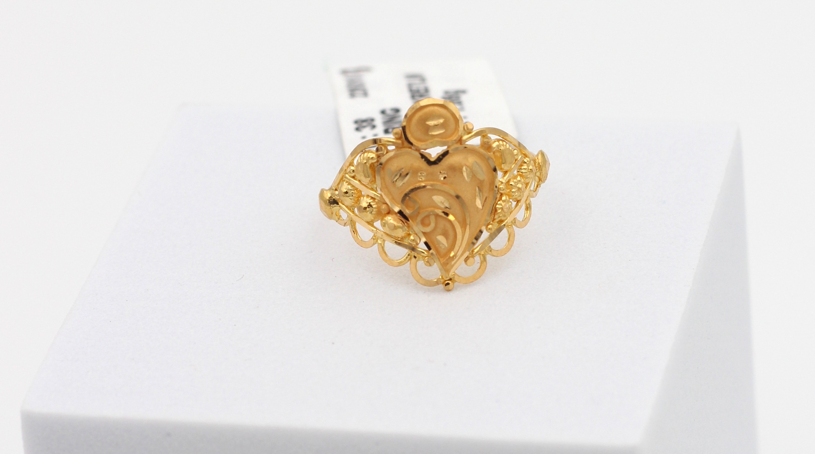 LADIES GOLD DESIGN RING