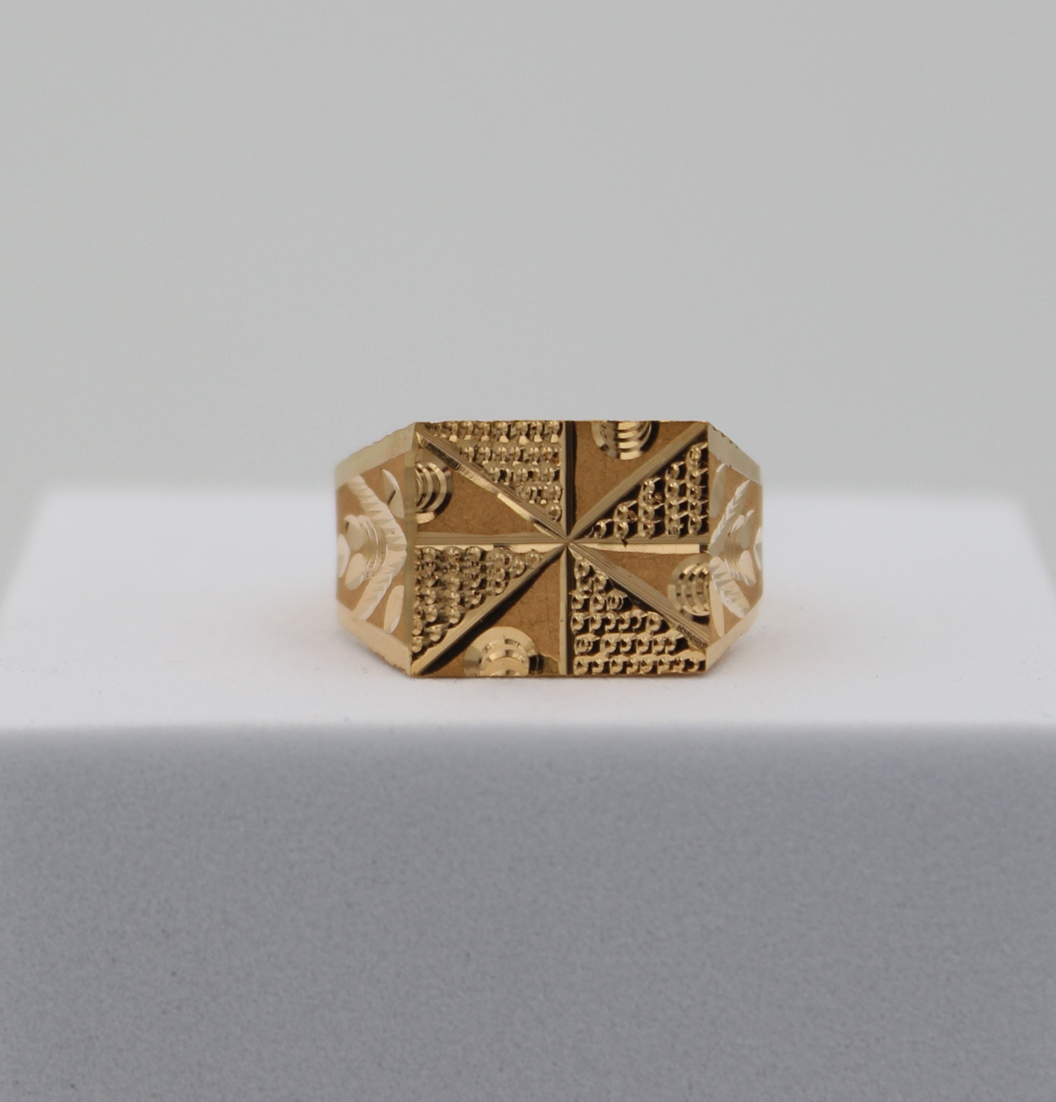 GENTS DESIGN GOLD RING 