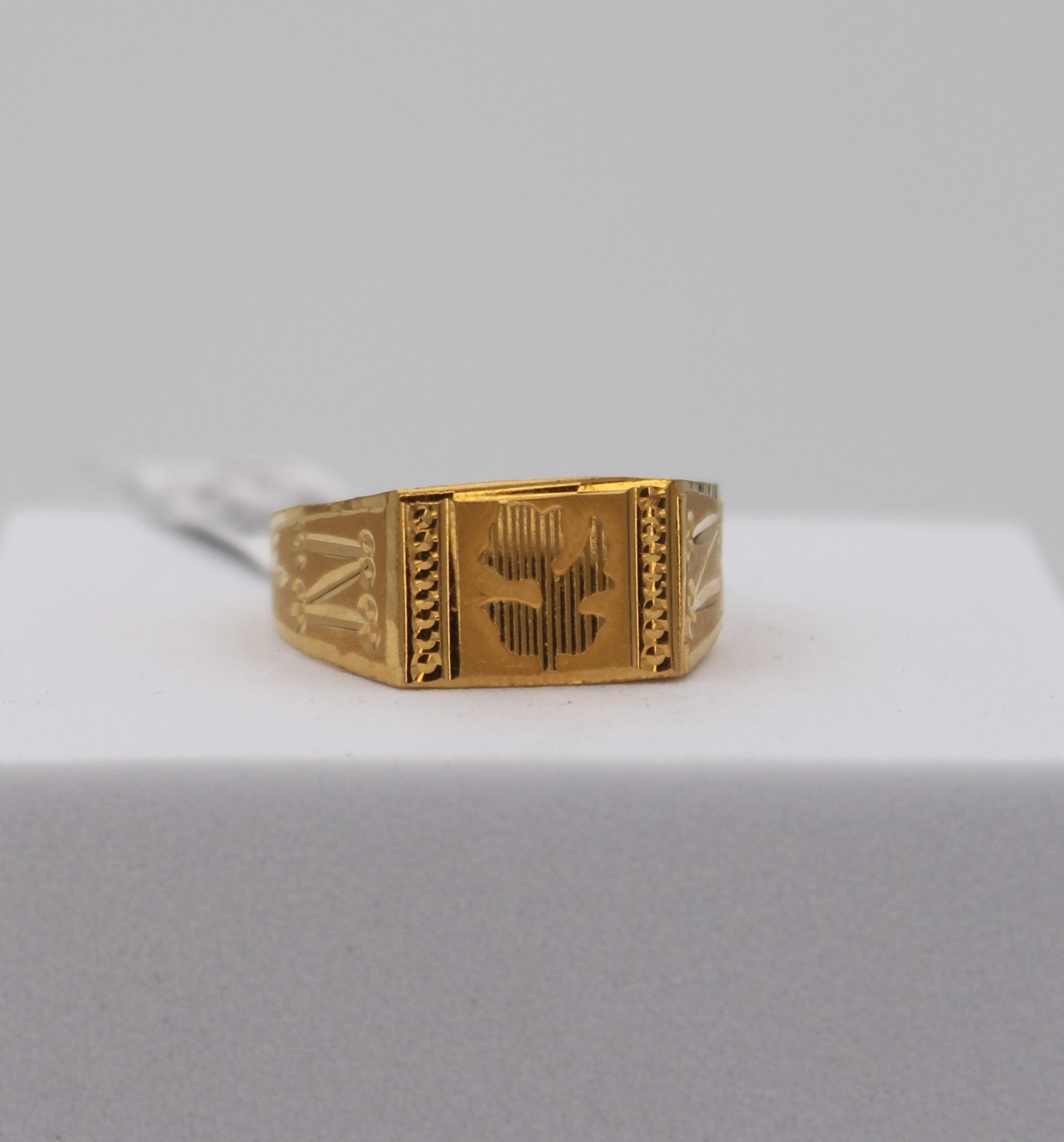 GENTS DESIGN GOLD RING 