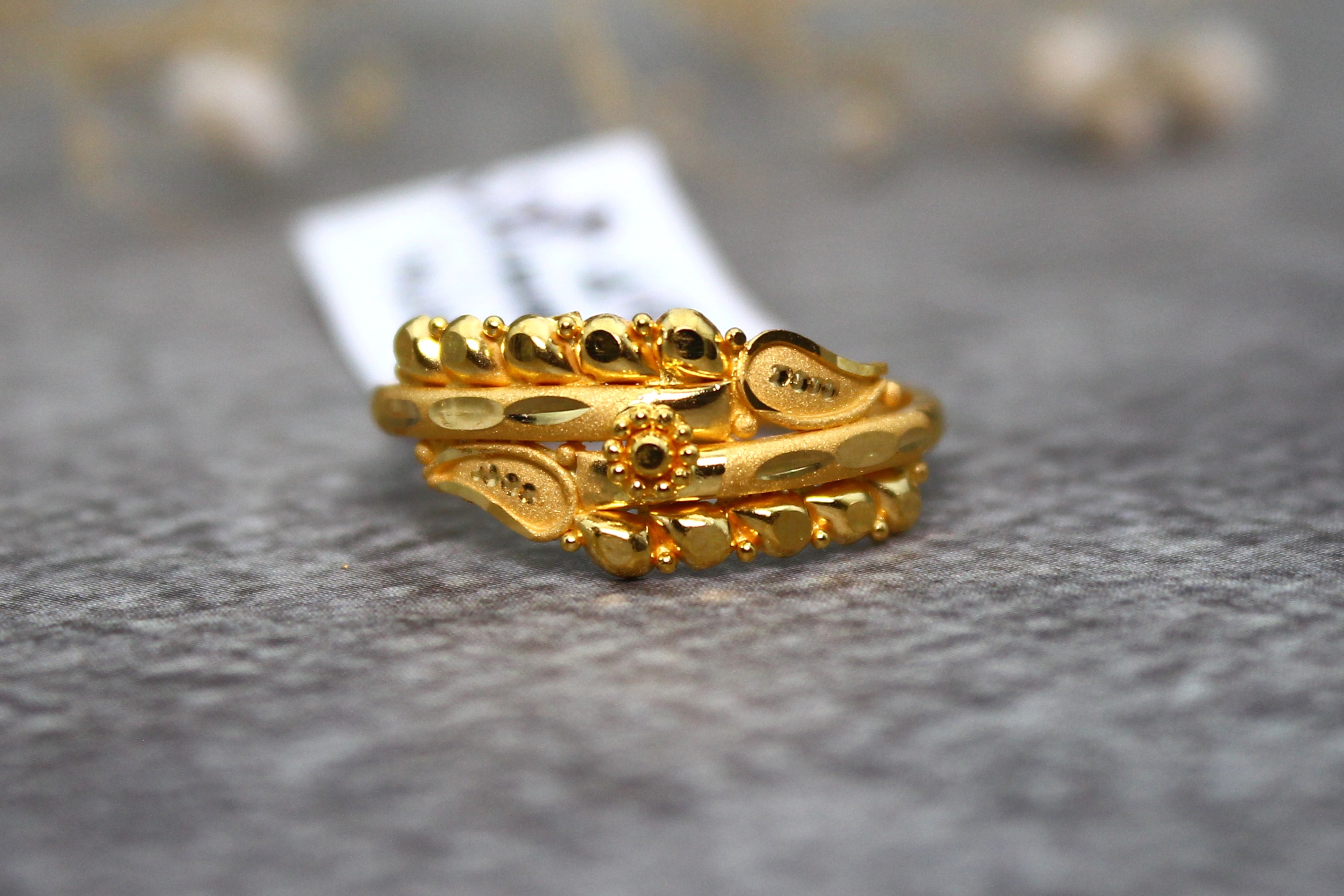 LADIES GOLD DESIGN RING
