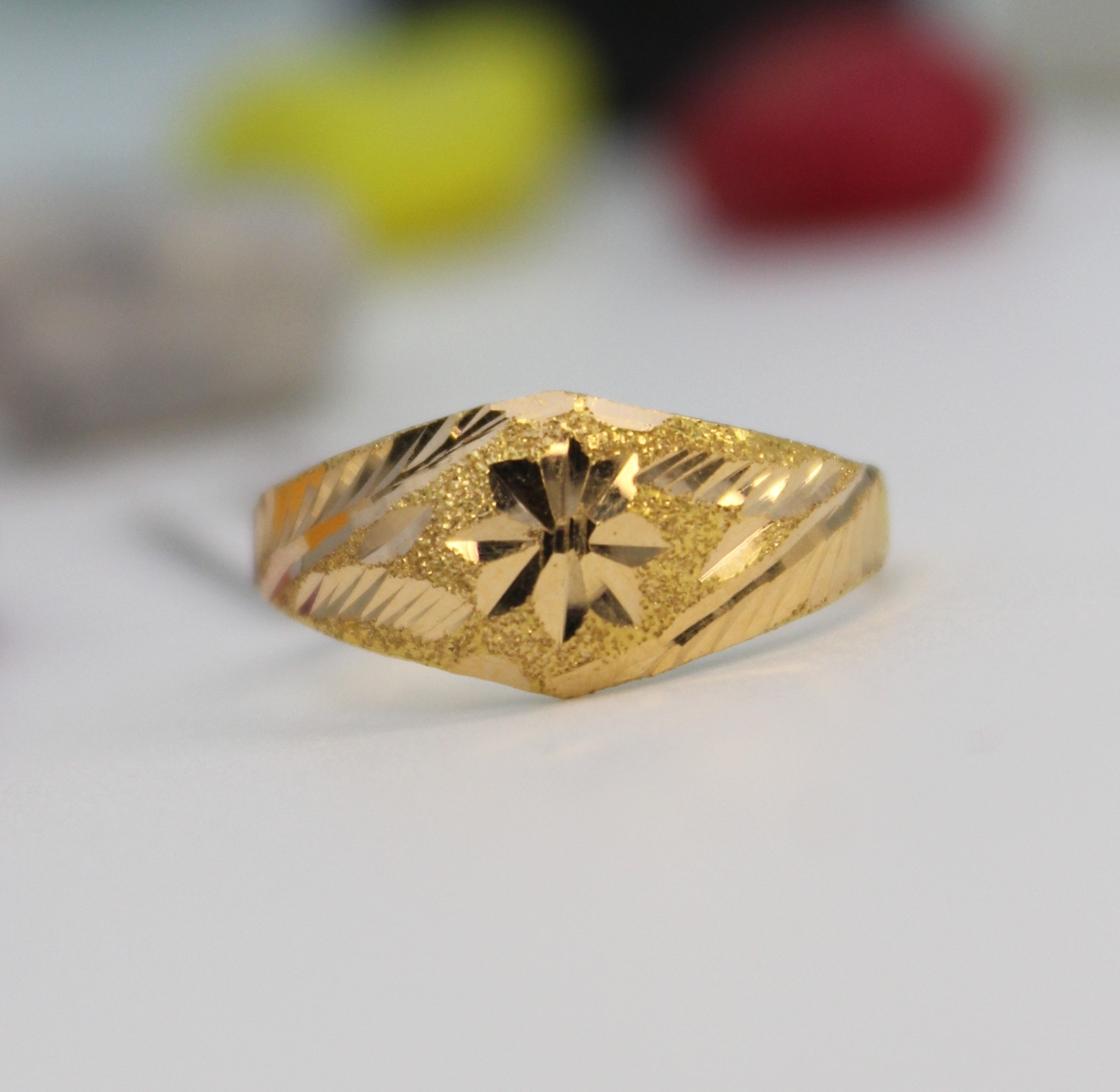 LADIES GOLD DESIGN RING