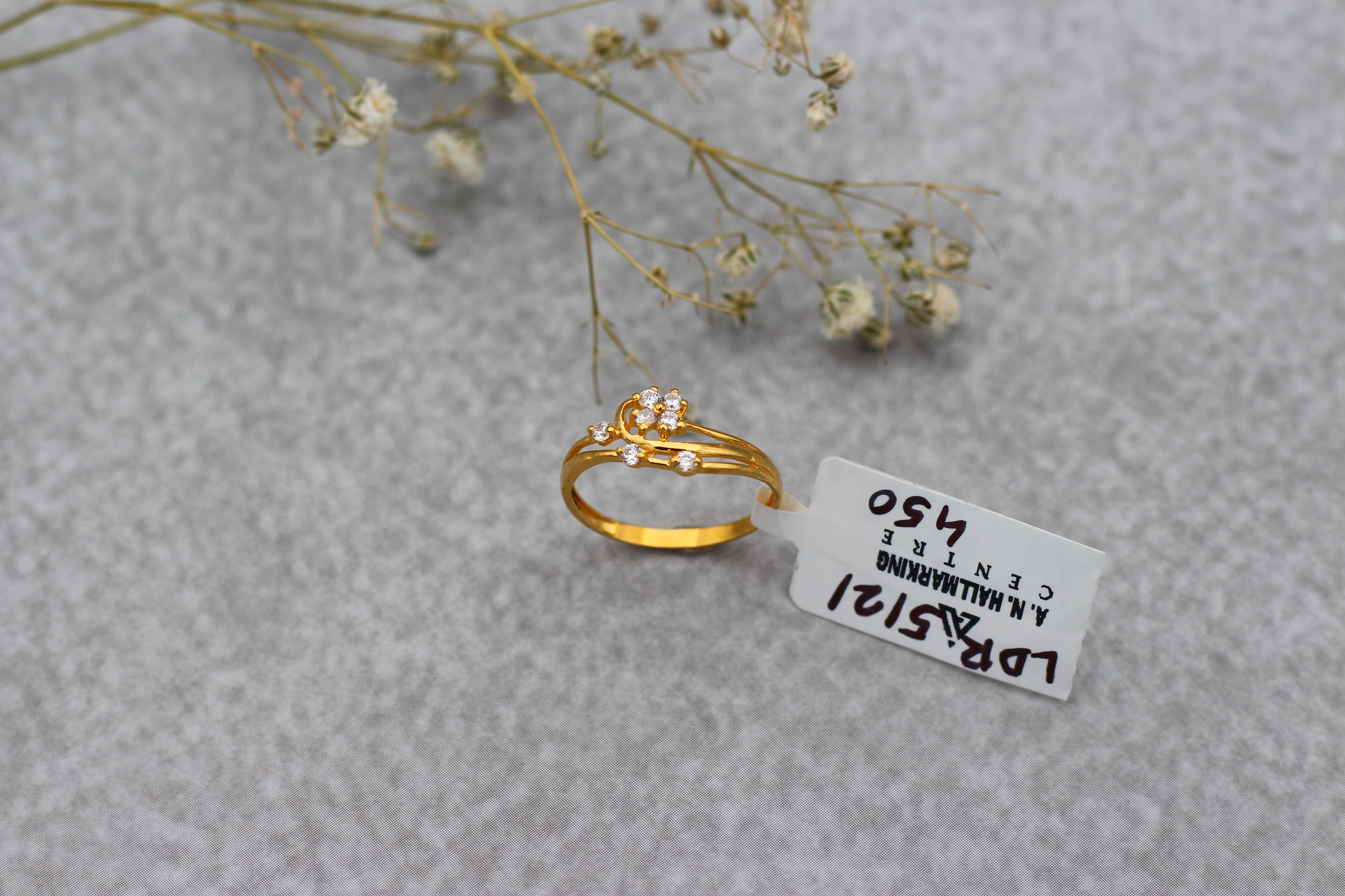 LADIES GOLD DESIGN RING