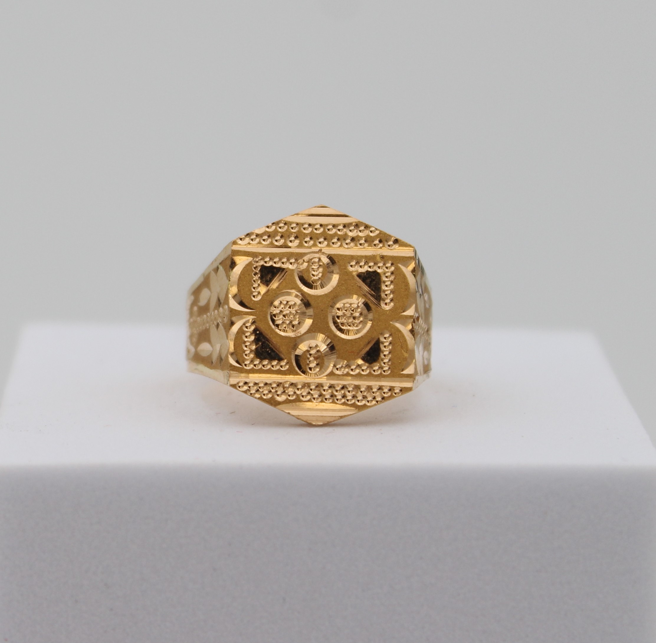 GENTS DESIGN GOLD RING 
