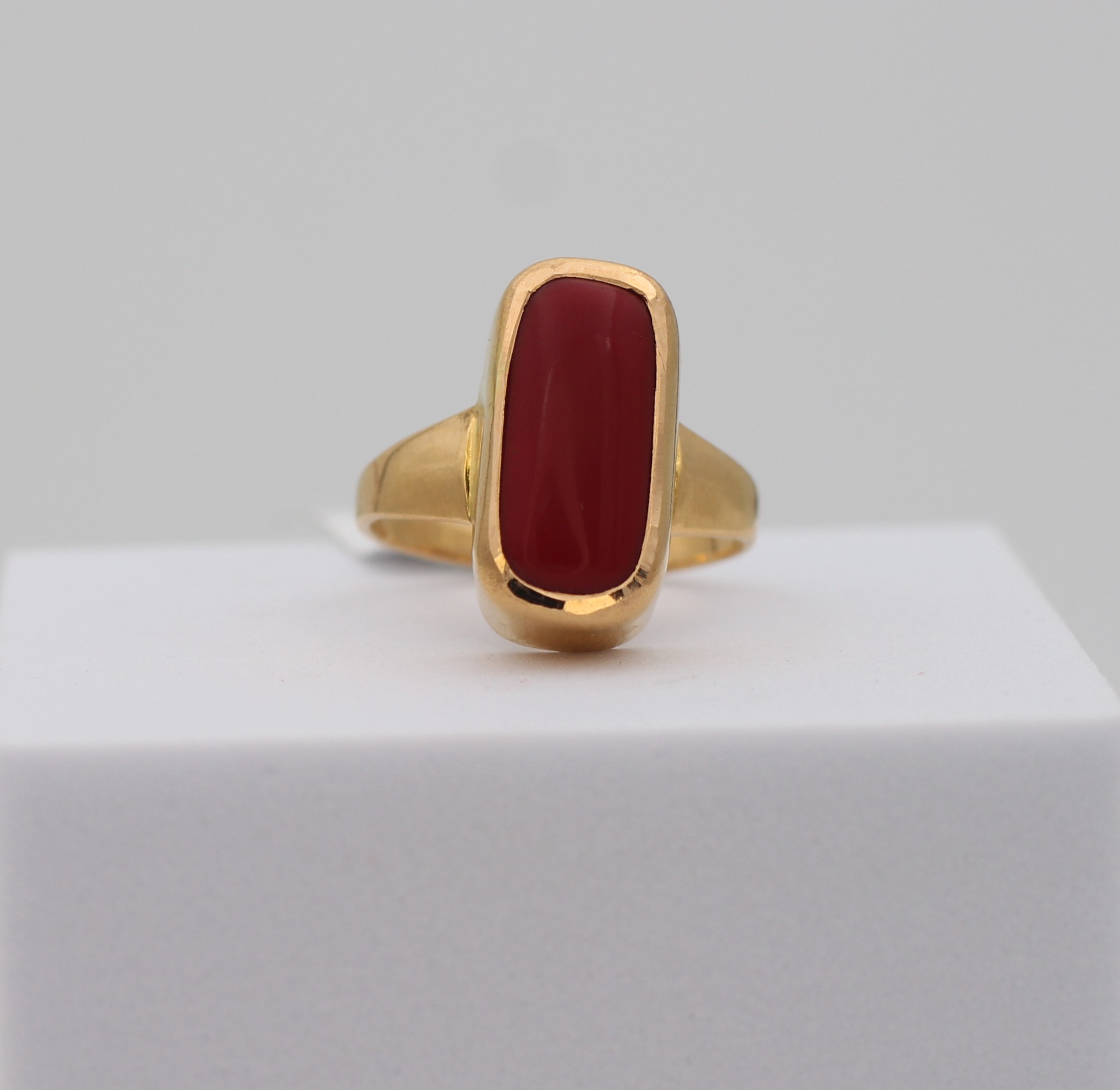LADIES GOLD DESIGN RING