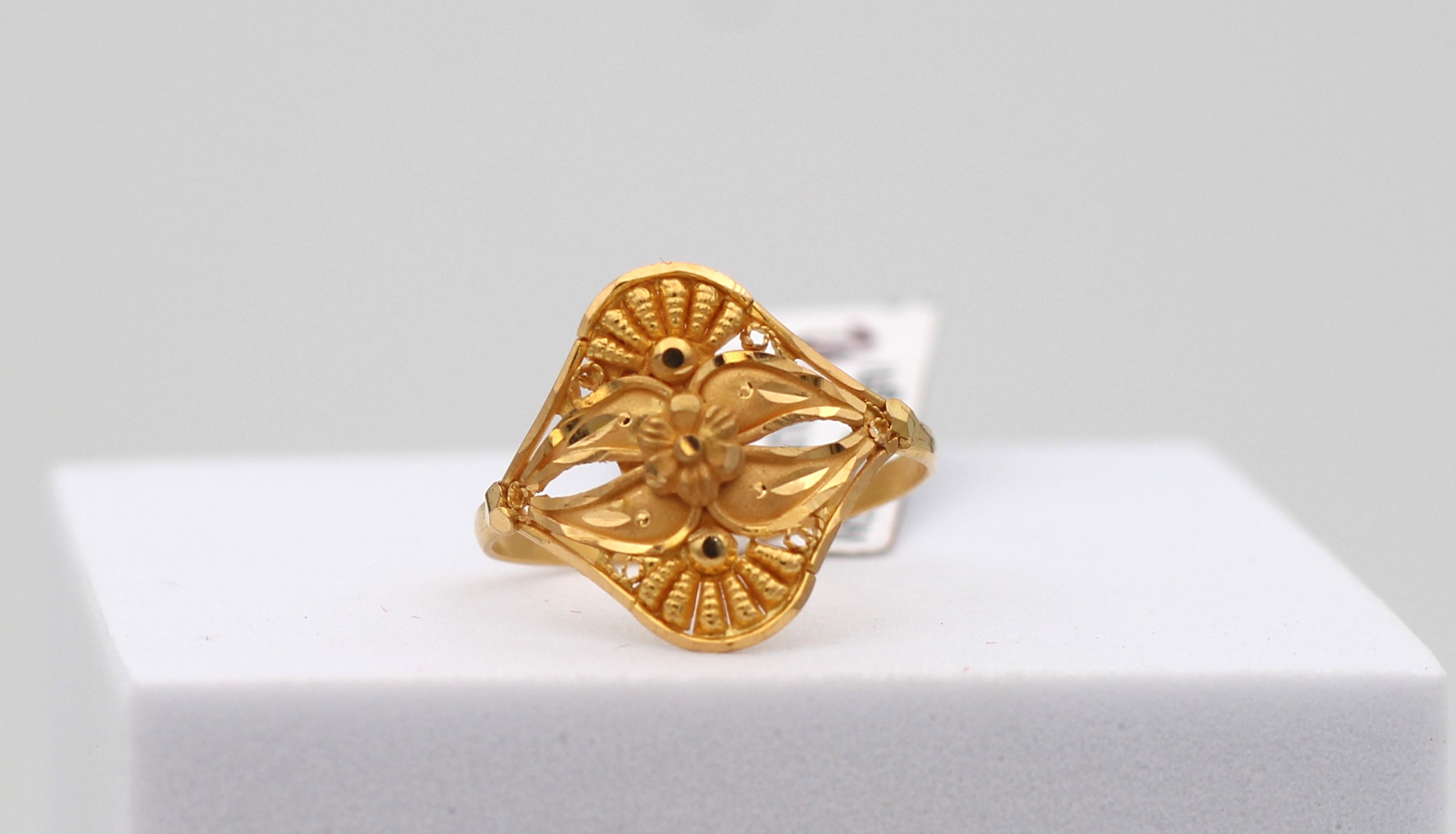 LADIES RING