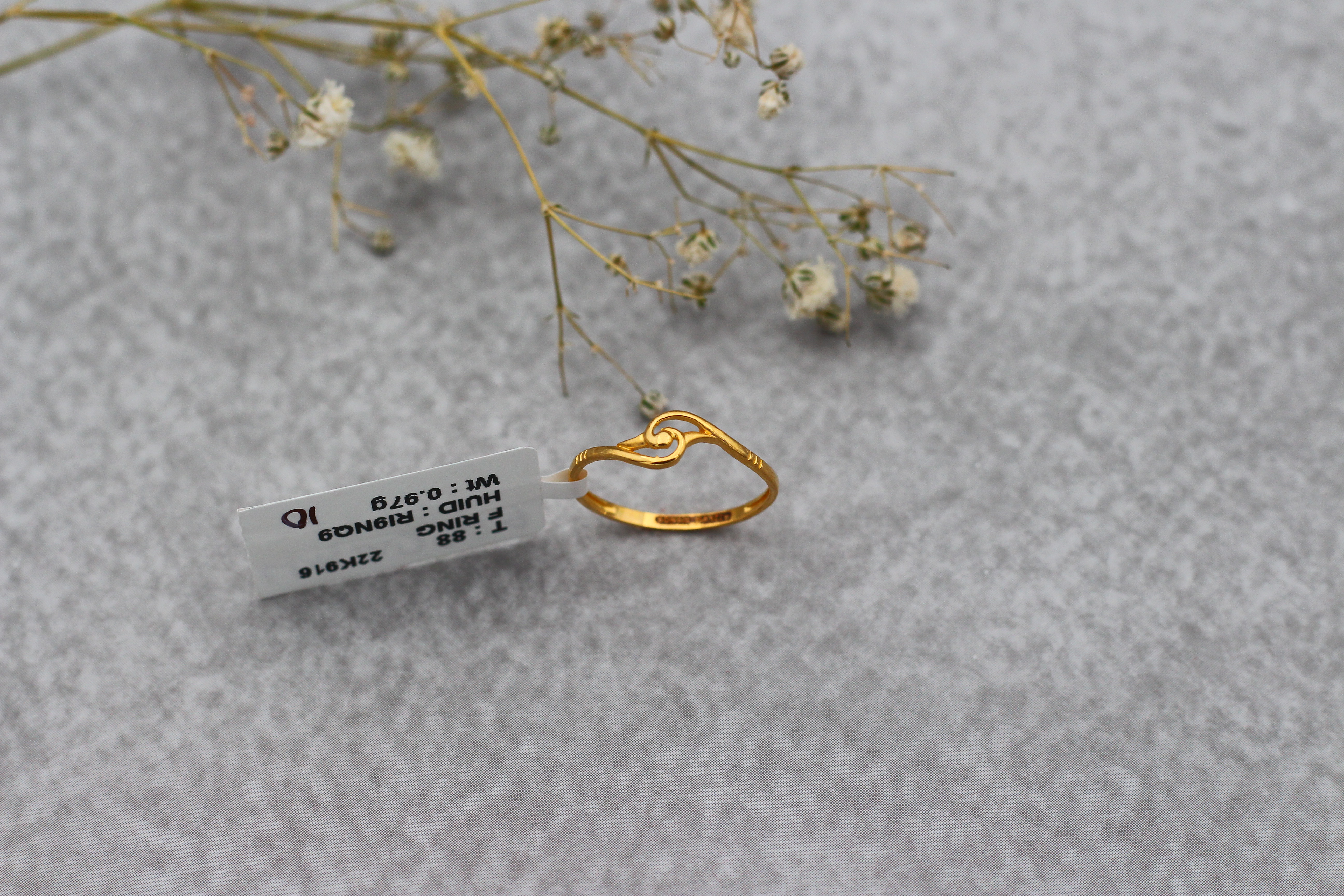 LADIES GOLD DESIGN RING