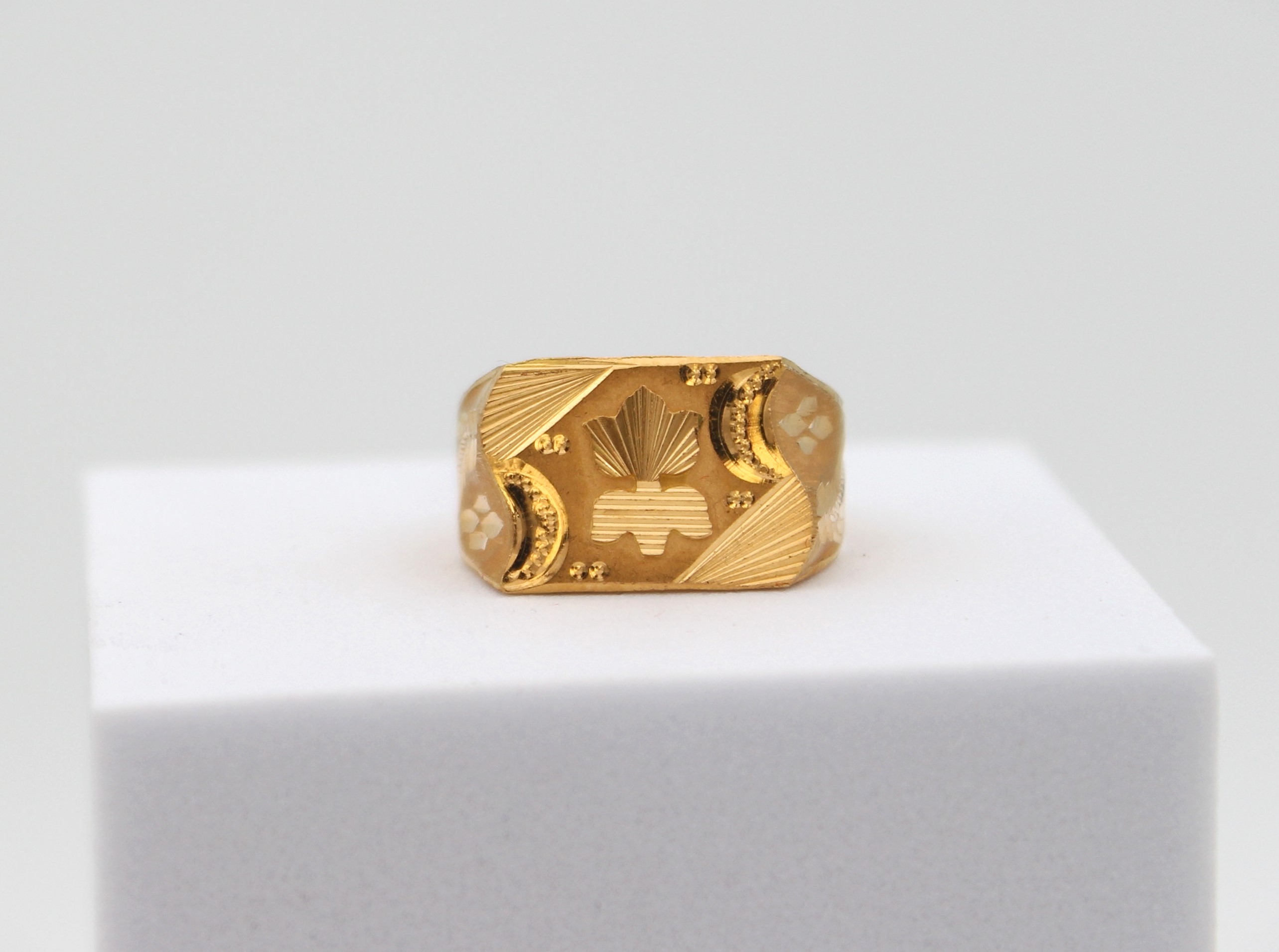GENTS DESIGN GOLD RING 