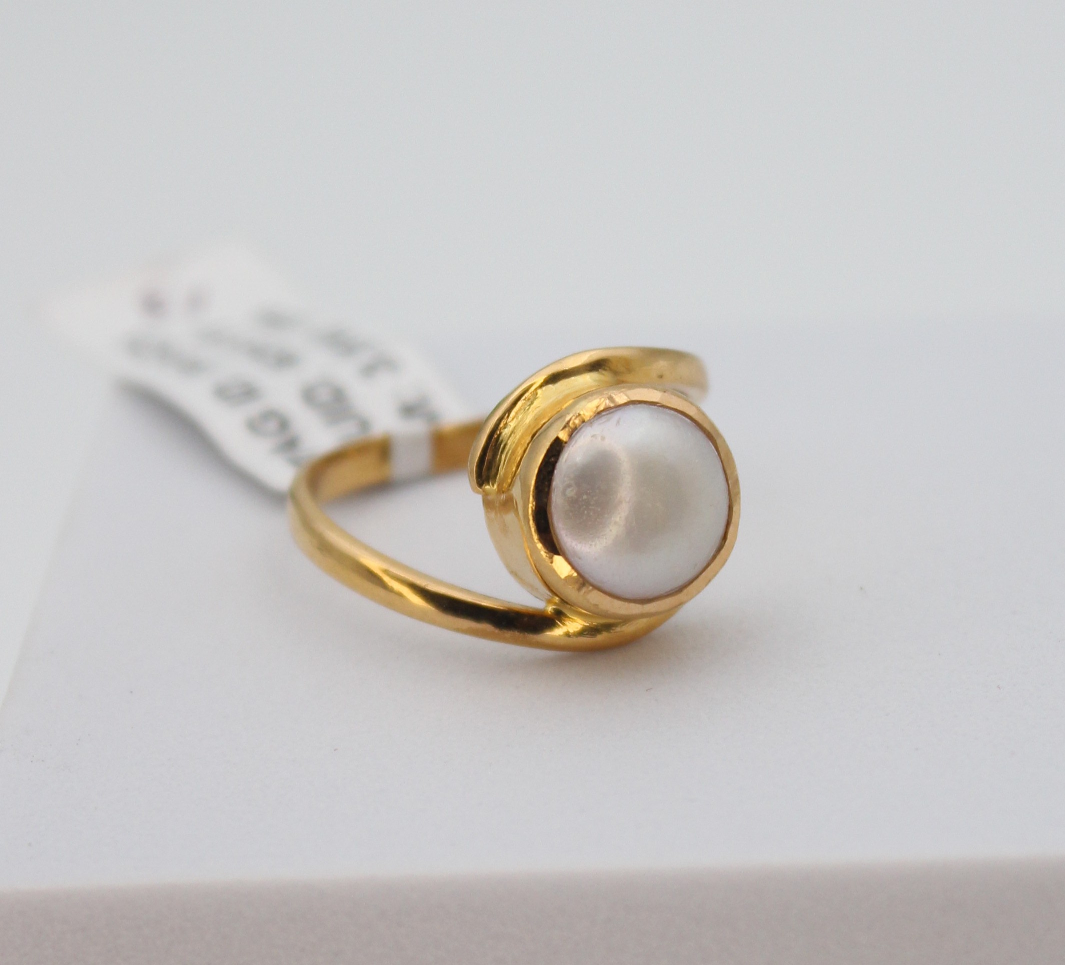 LADIES GOLD DESIGN RING