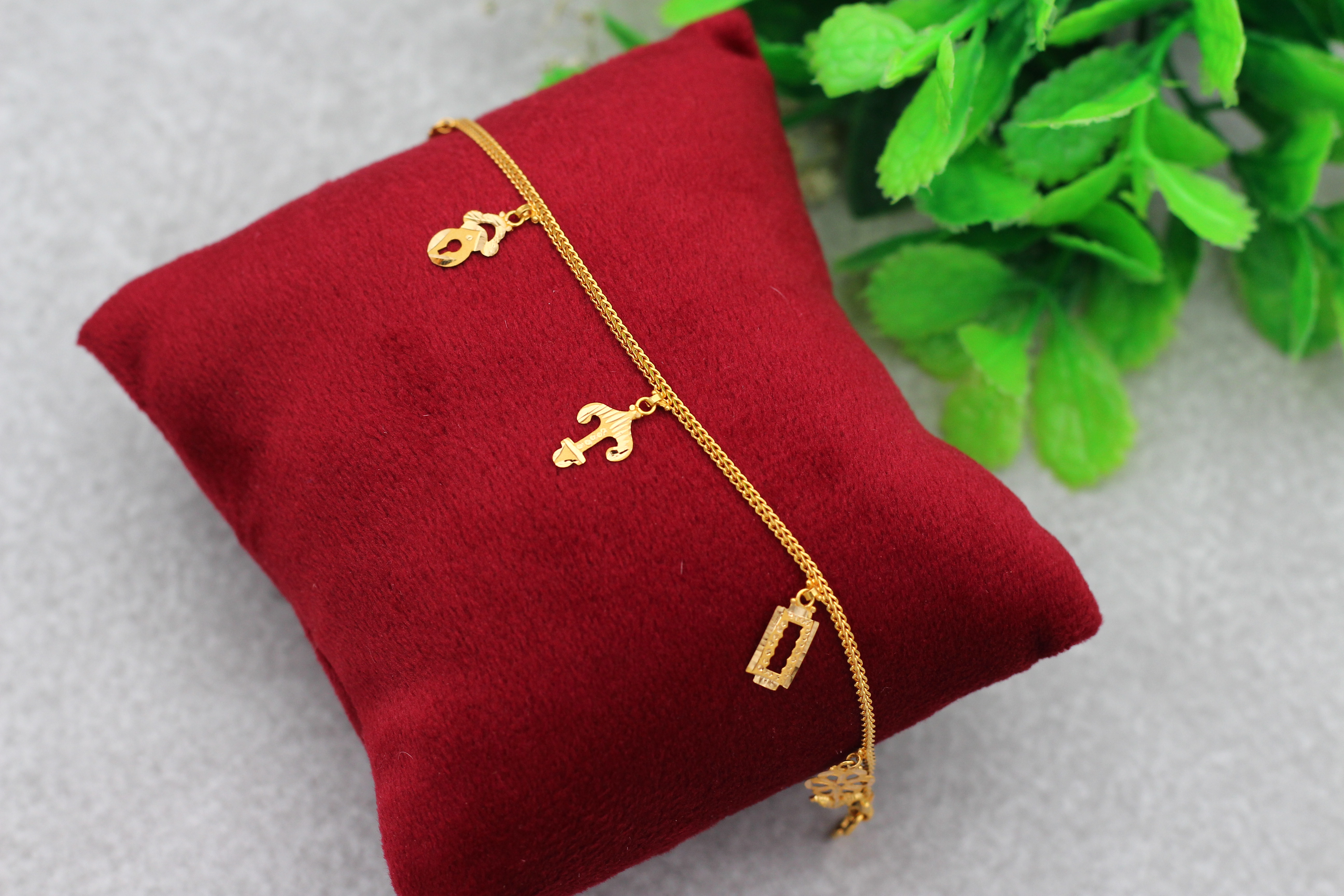 BRACELET