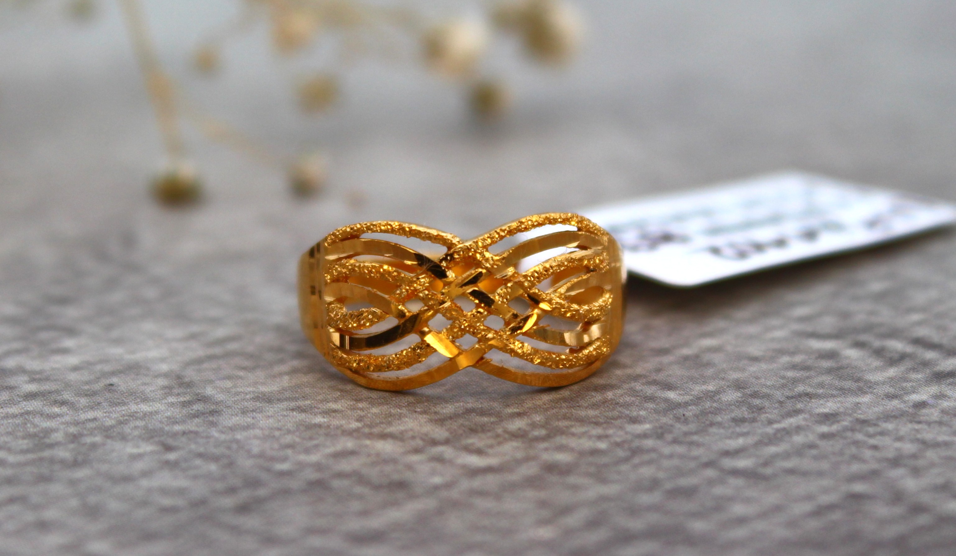 LADIES GOLD DESIGN RING