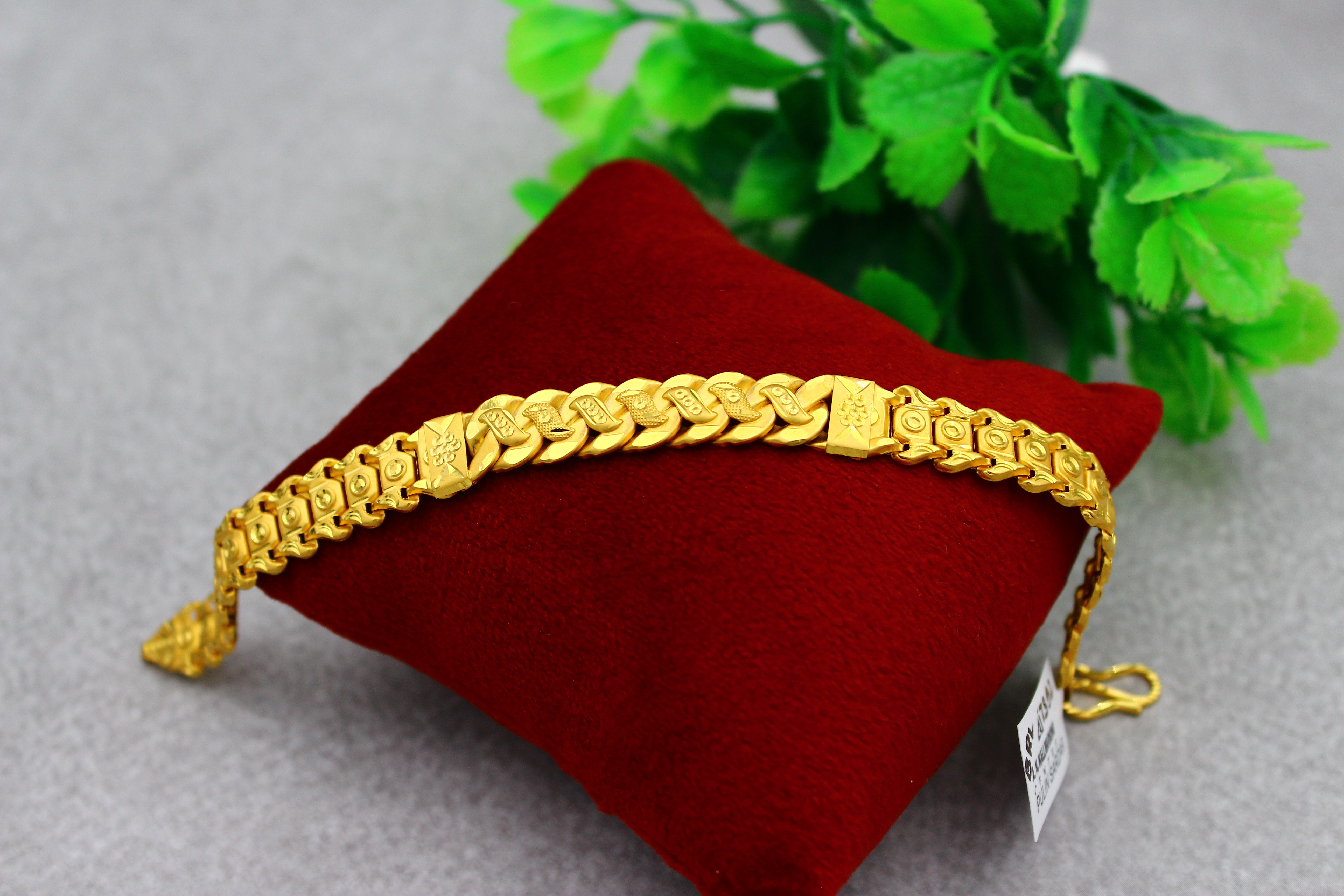 BRACELET