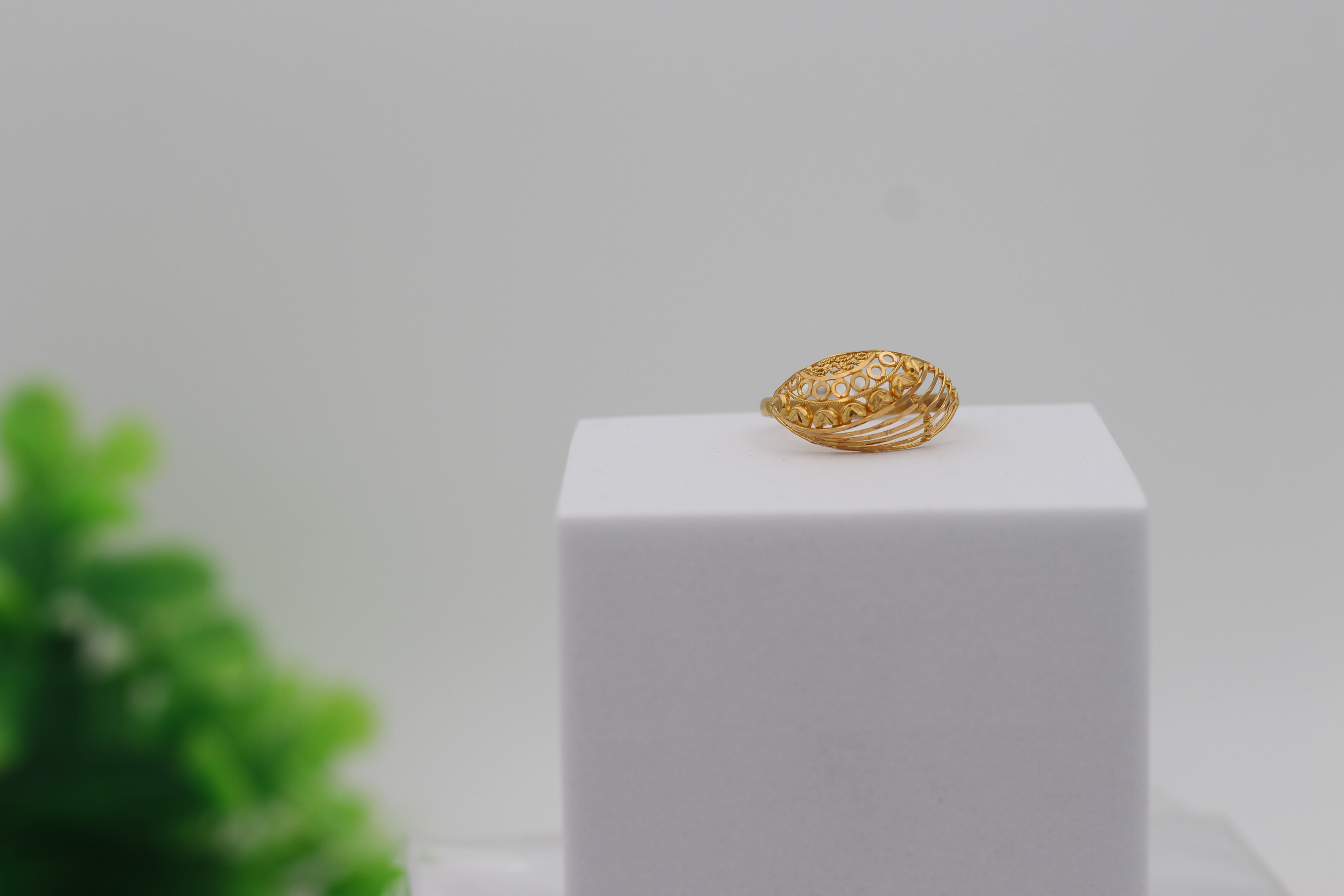 LADIES GOLD DESIGN RING