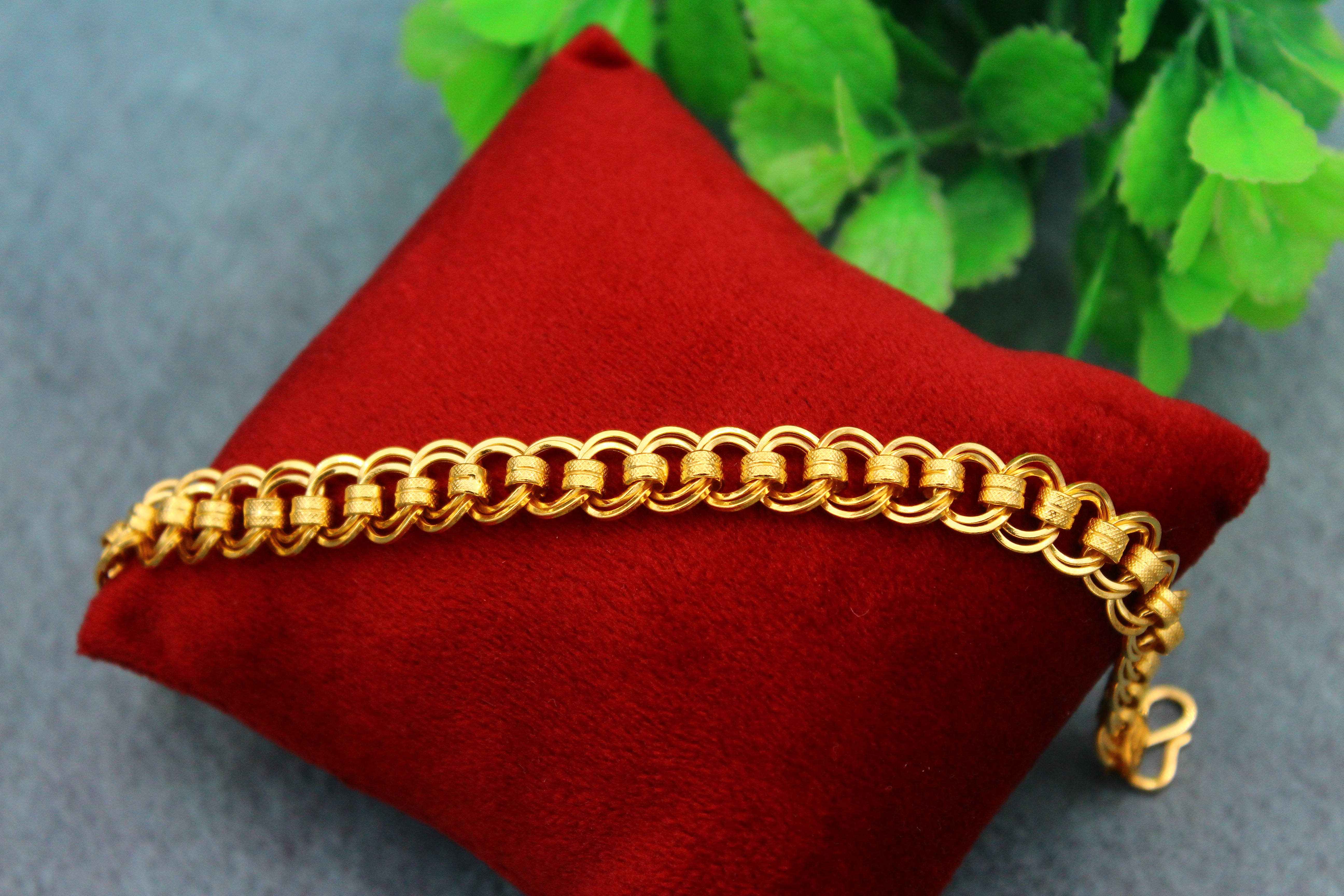 BRACELET