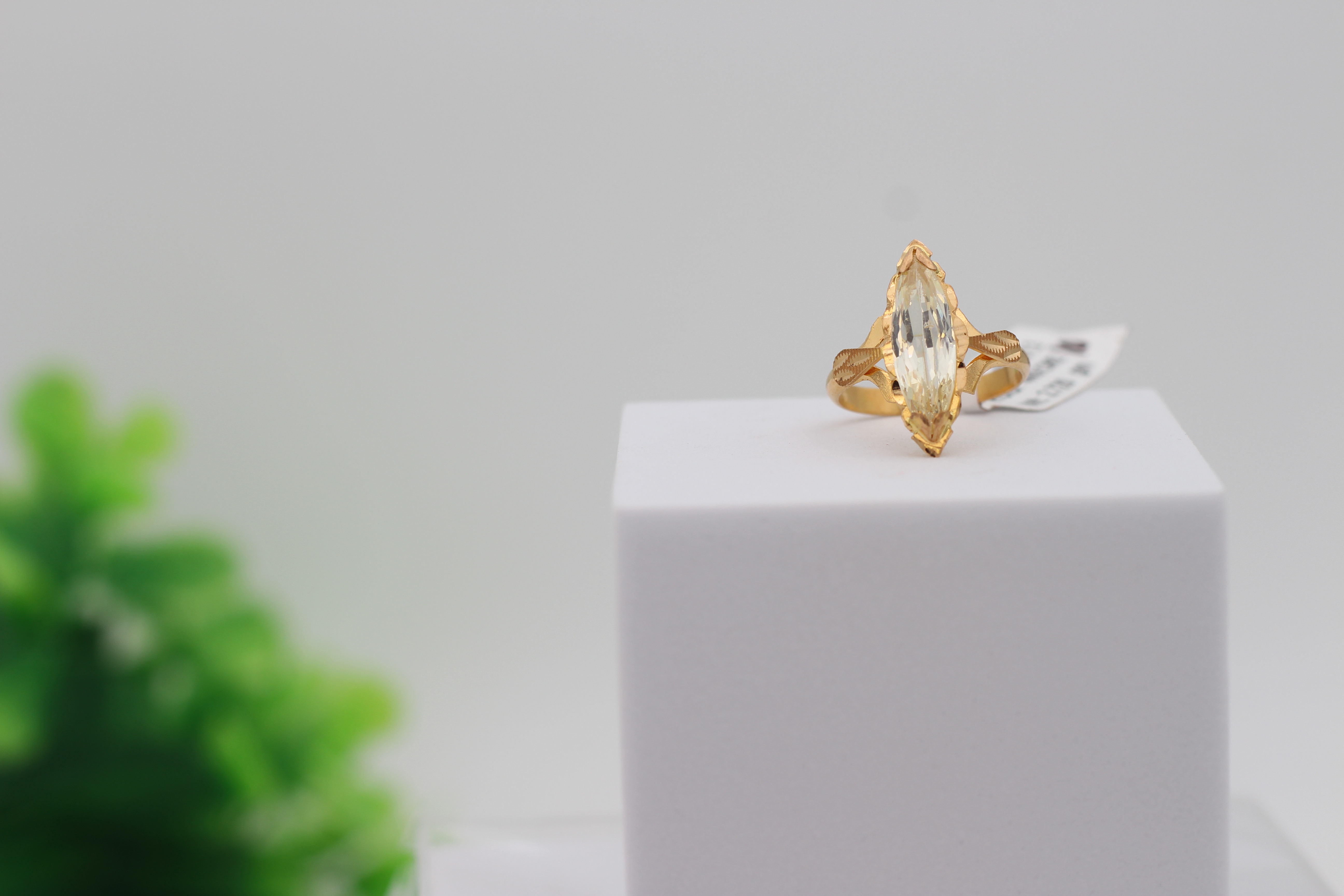 LADIES GOLD DESIGN RING