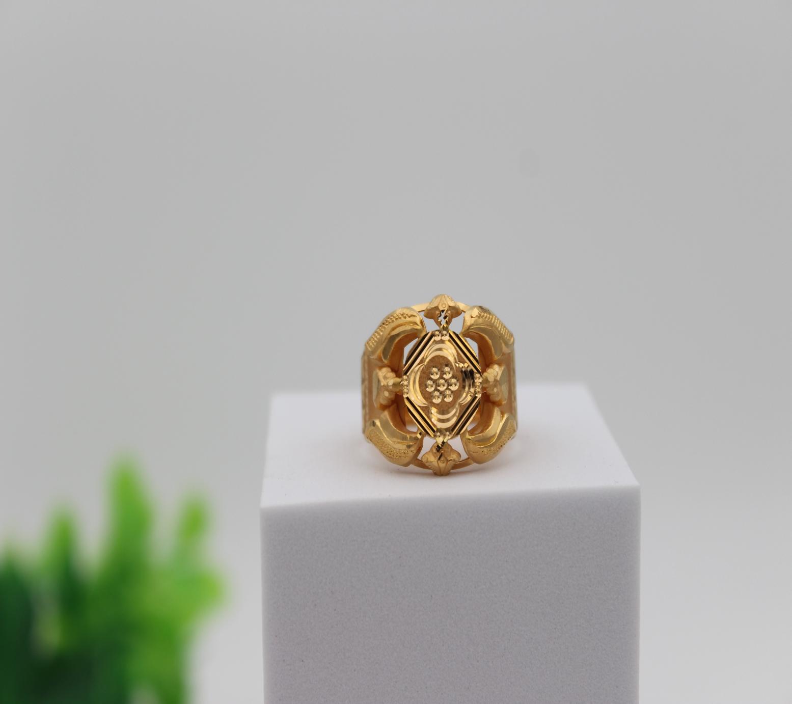 GENTS DESIGN GOLD RING 