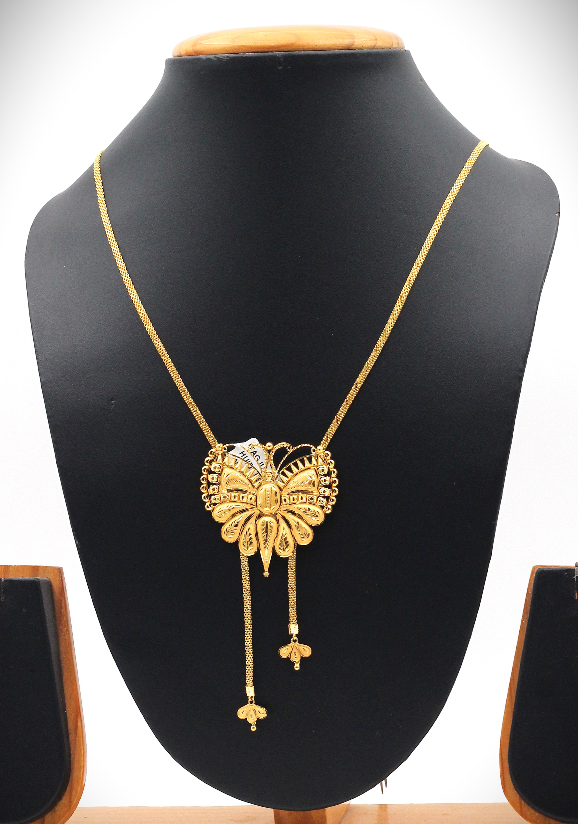 TIE CHAIN