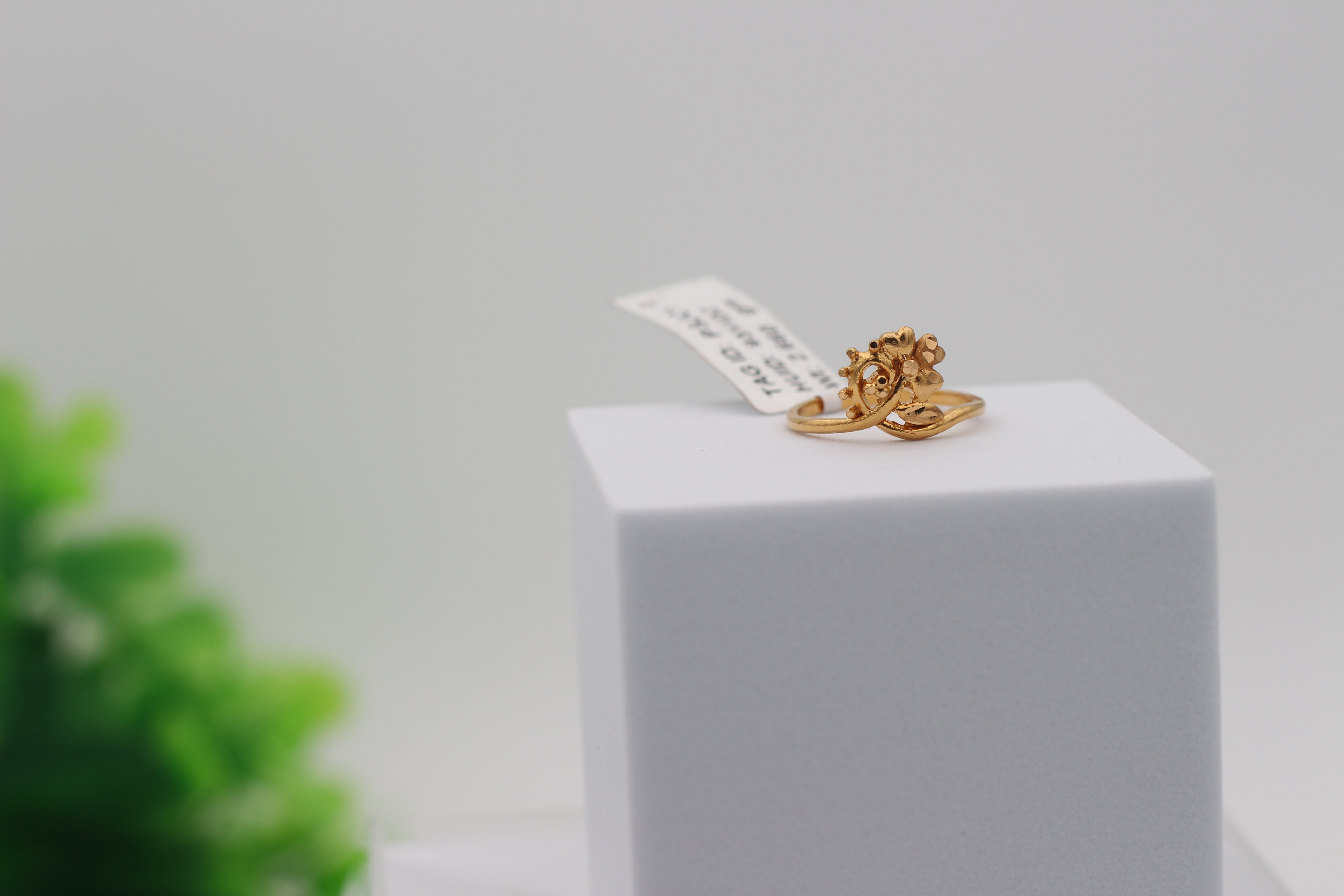 LADIES GOLD DESIGN RING