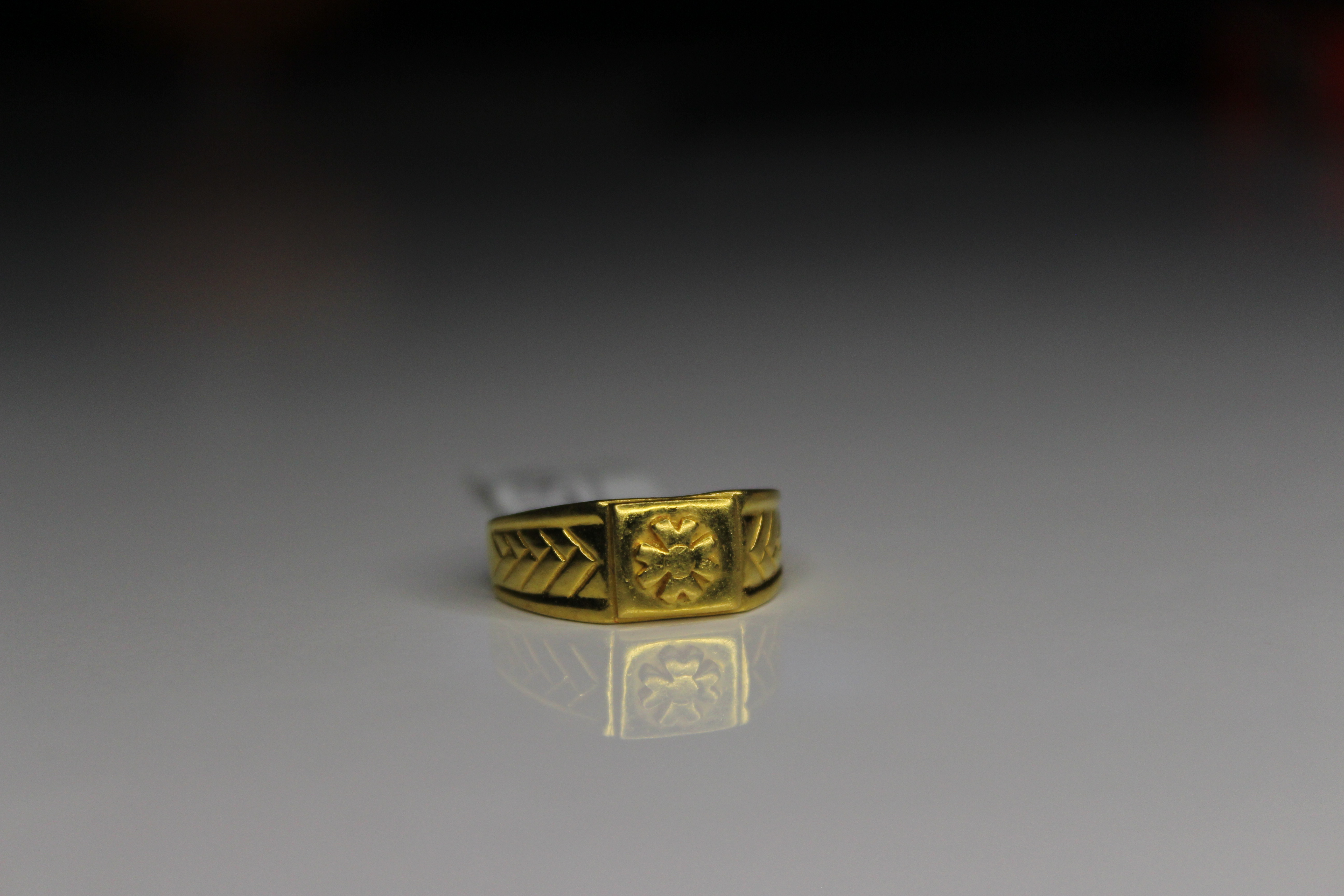GENTS DESIGN GOLD RING 