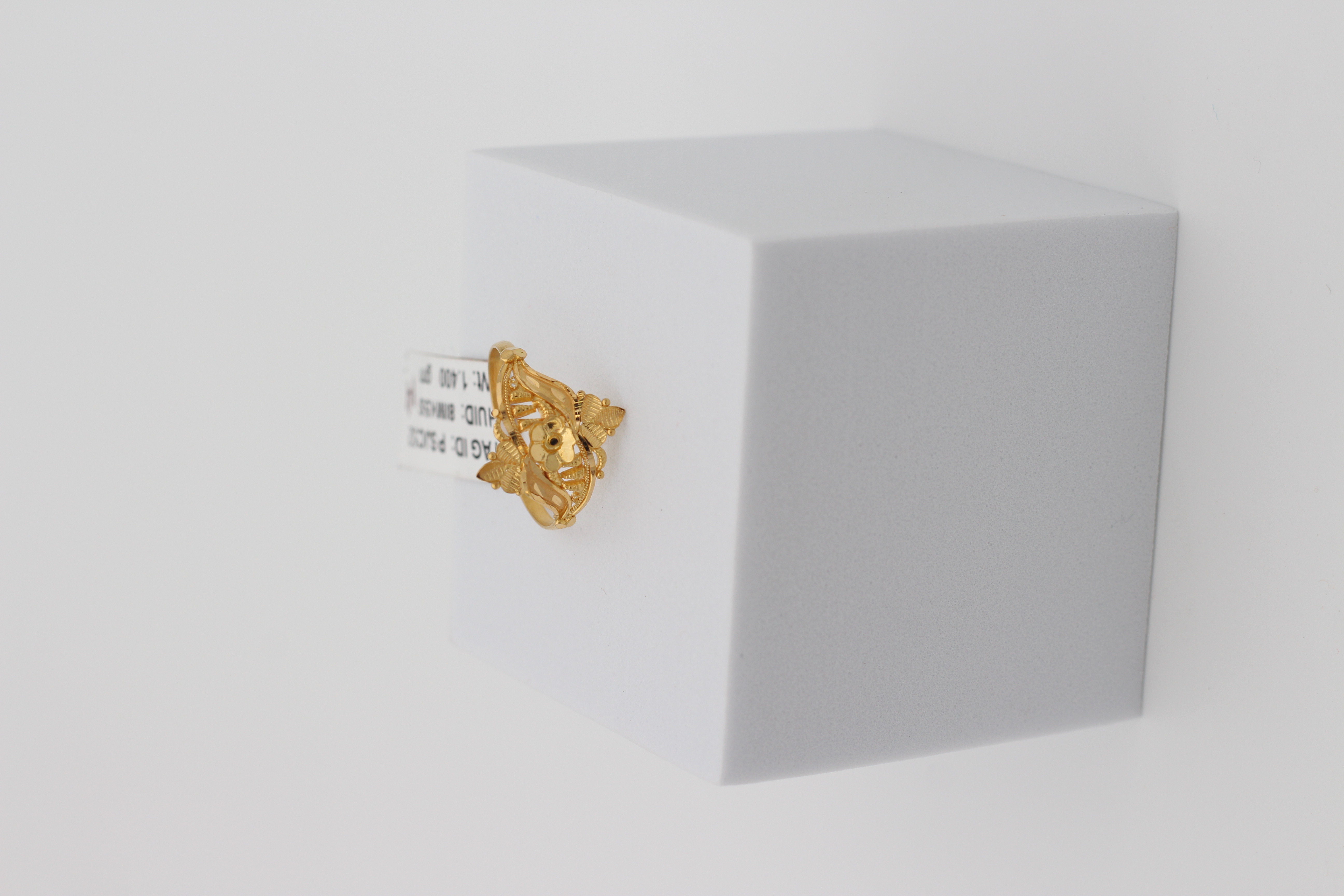 LADIES GOLD DESIGN RING