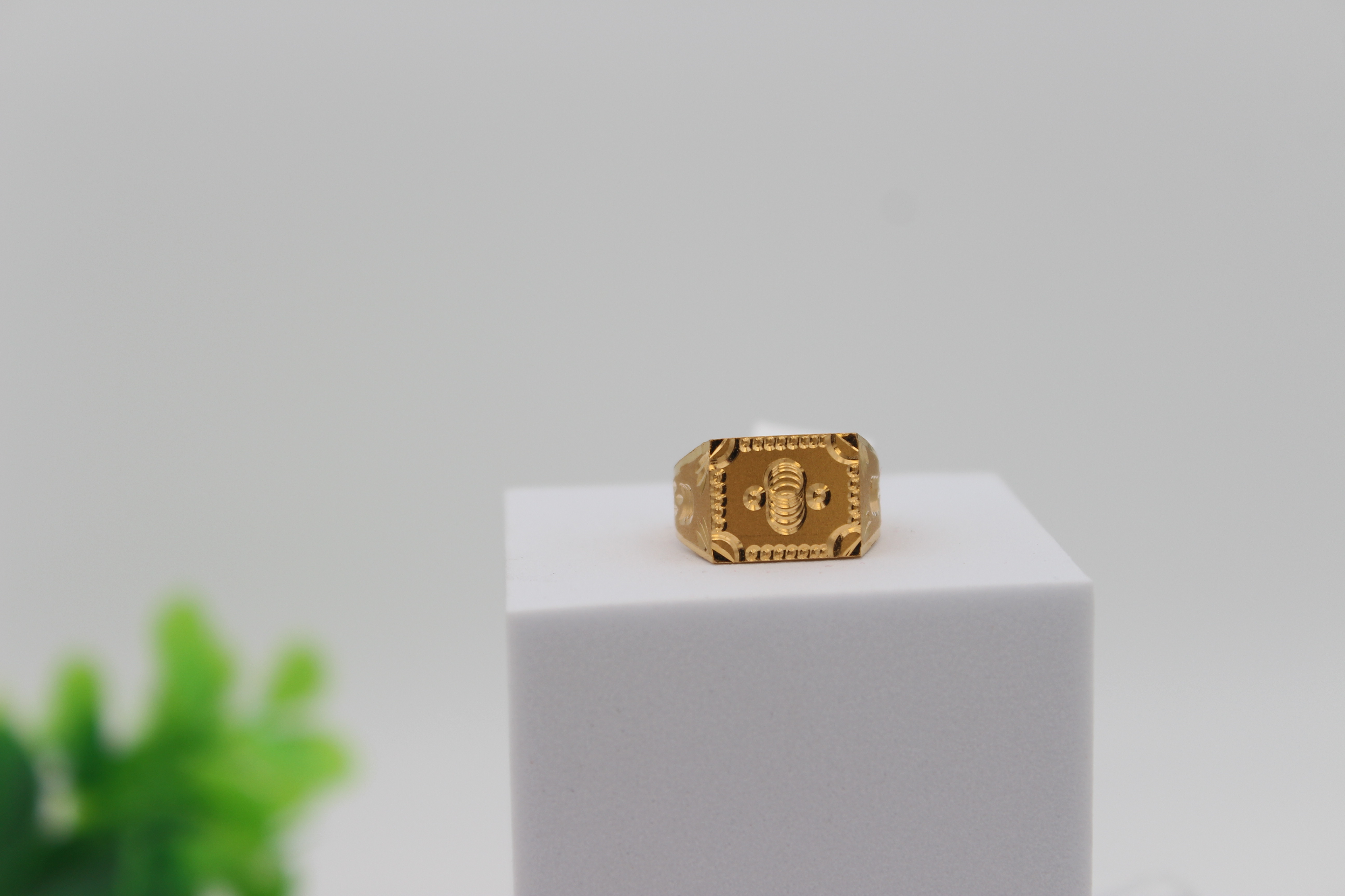 GENTS DESIGN GOLD RING 