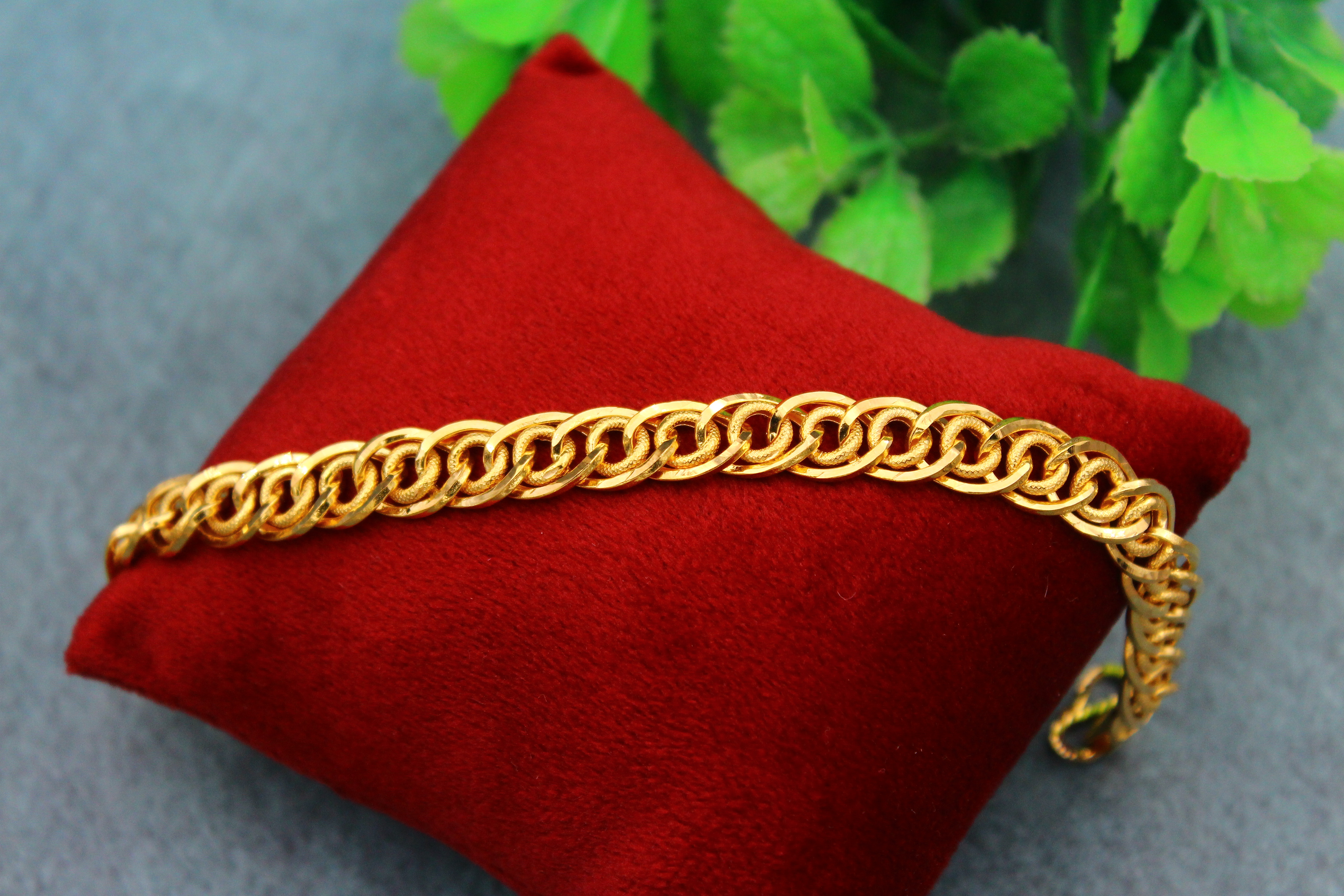 BRACELET