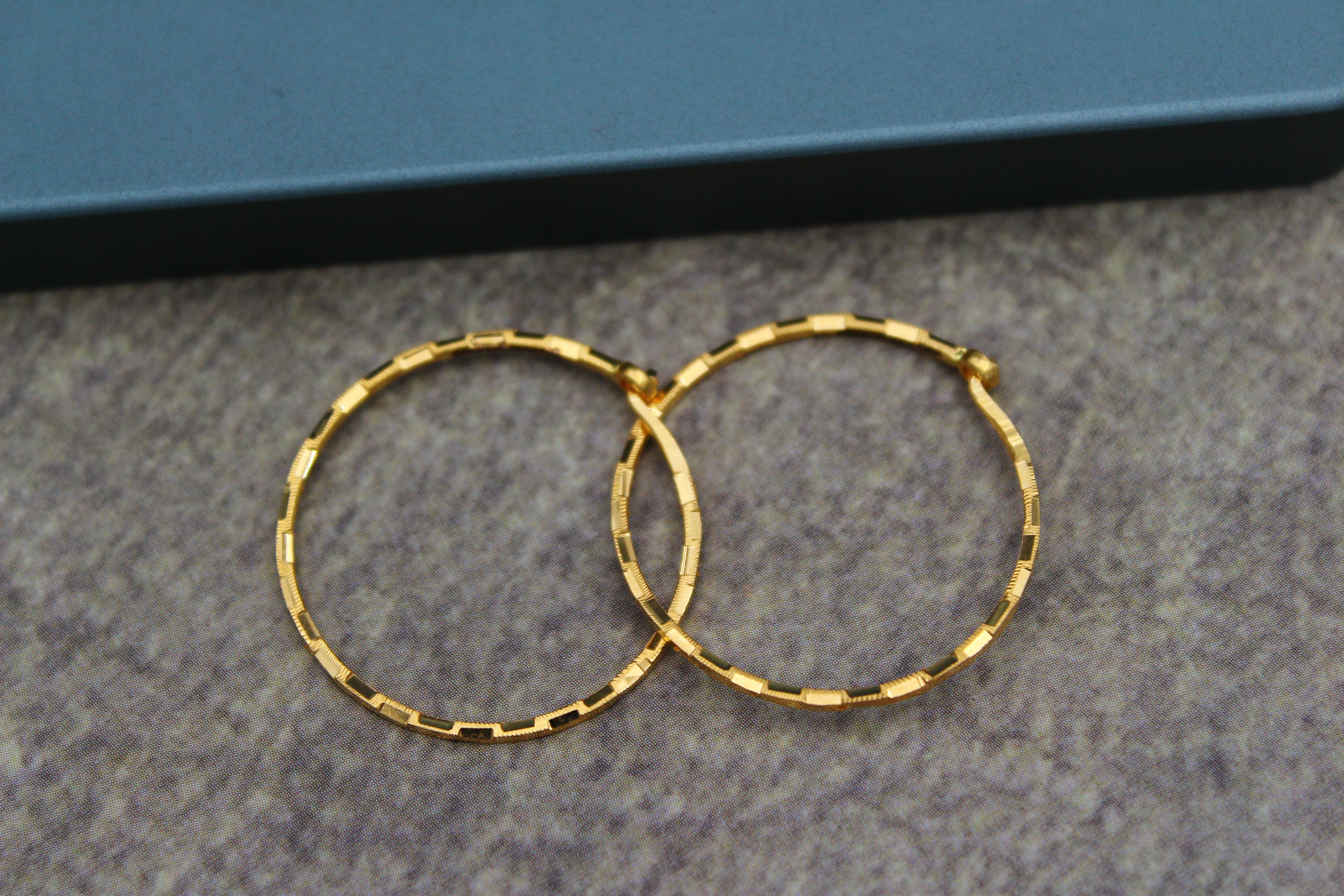 RING (GOLD EARRING)