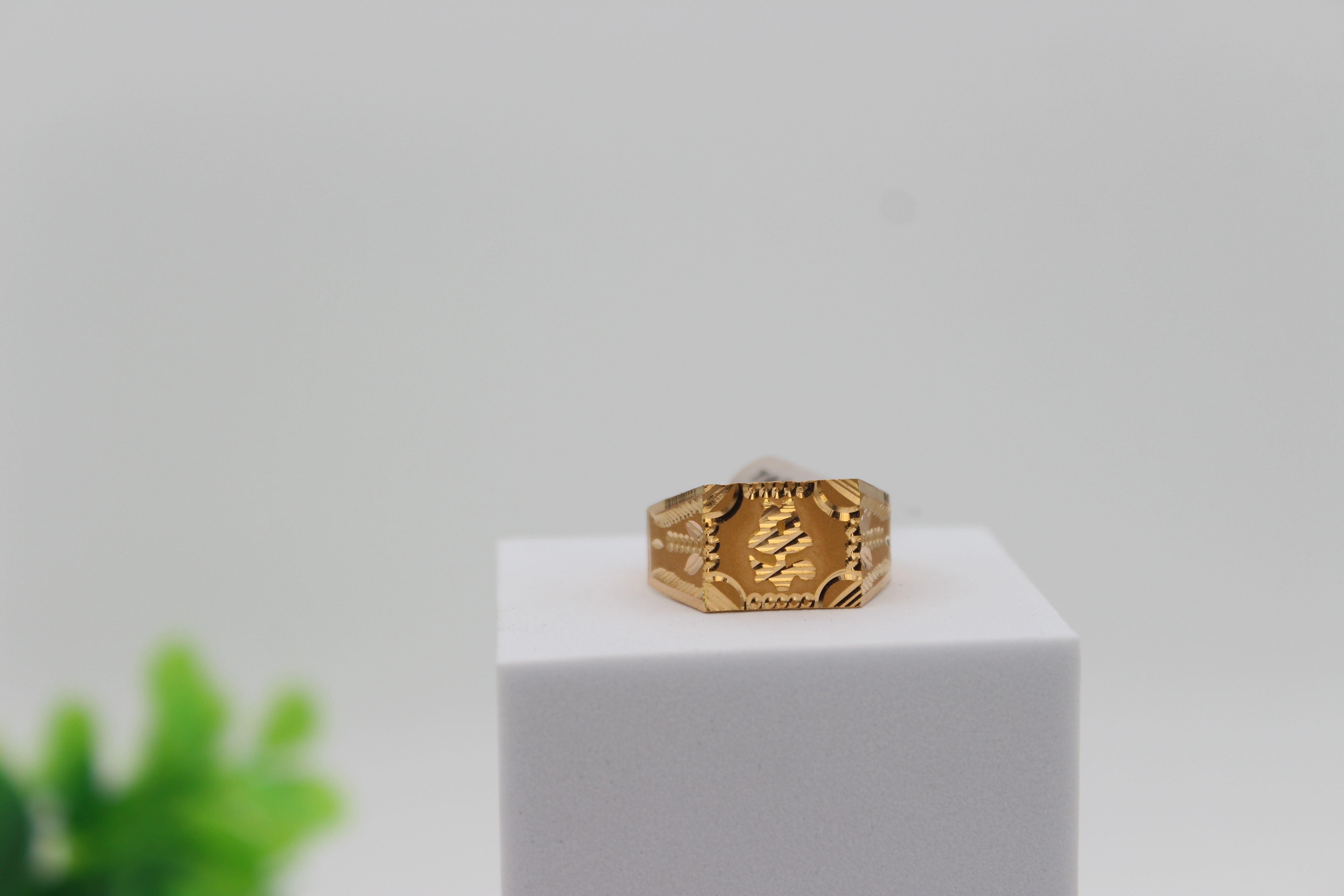 GENTS DESIGN GOLD RING 