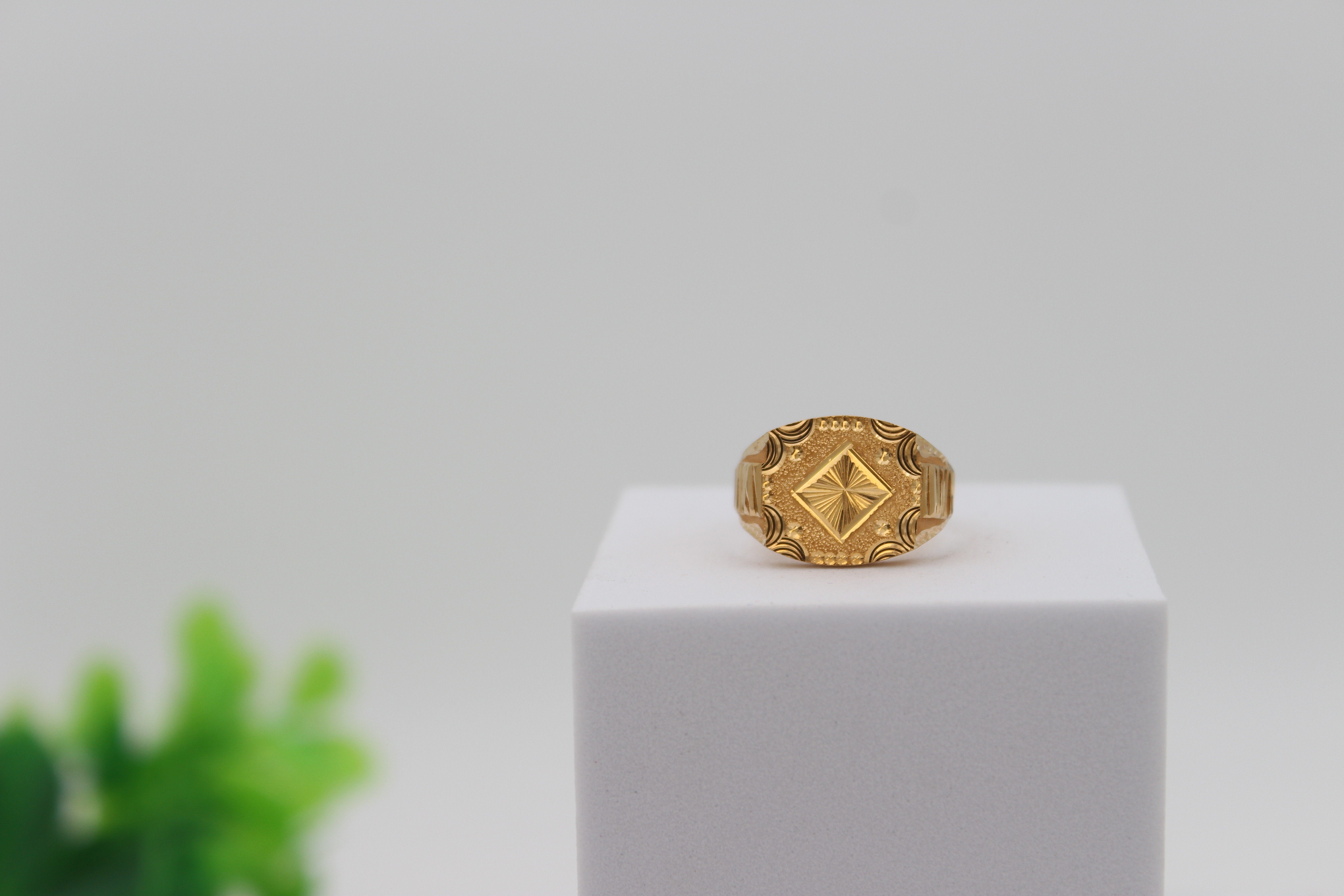GENTS DESIGN GOLD RING 
