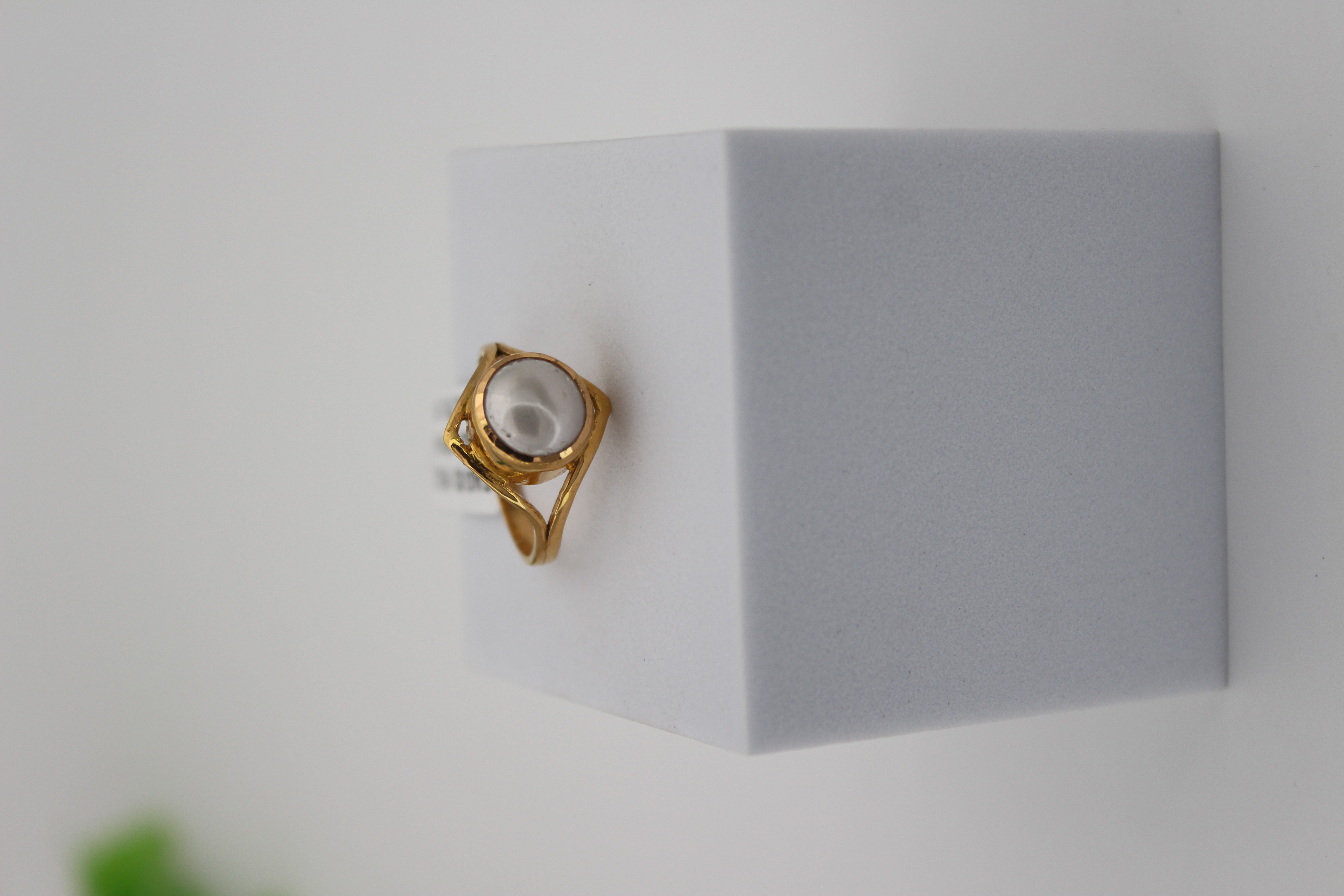LADIES GOLD DESIGN RING
