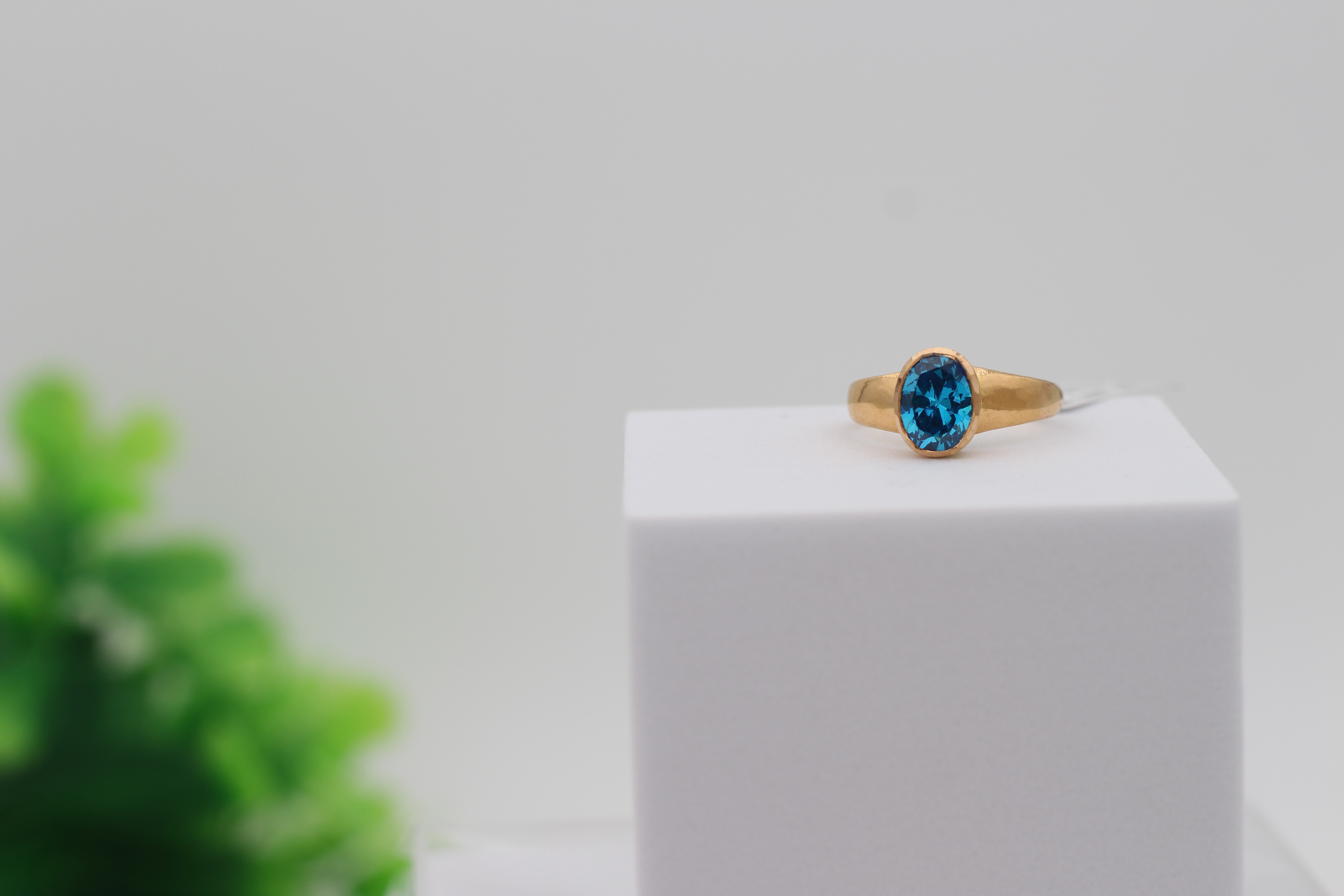 LADIES GOLD DESIGN RING