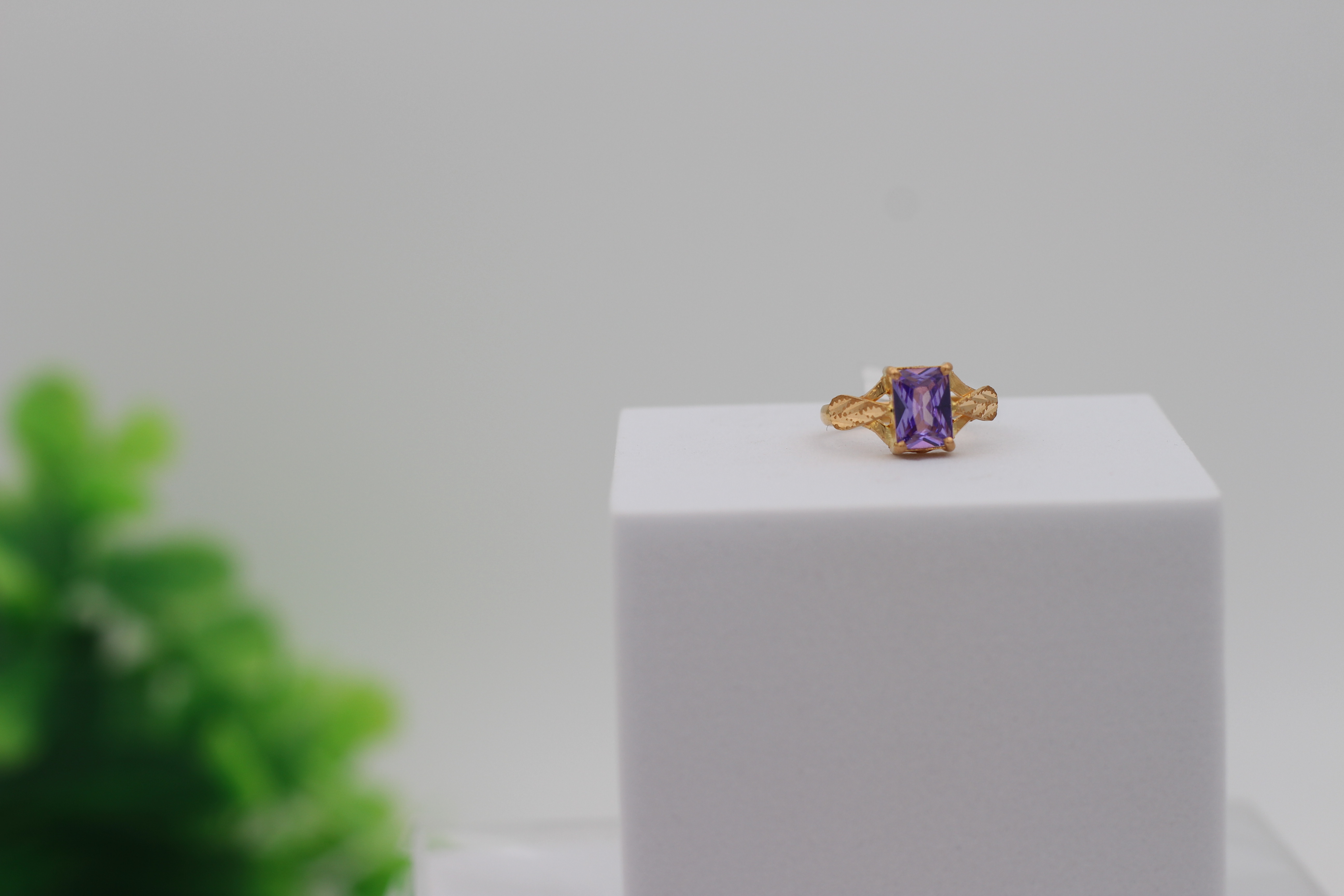 LADIES GOLD DESIGN RING