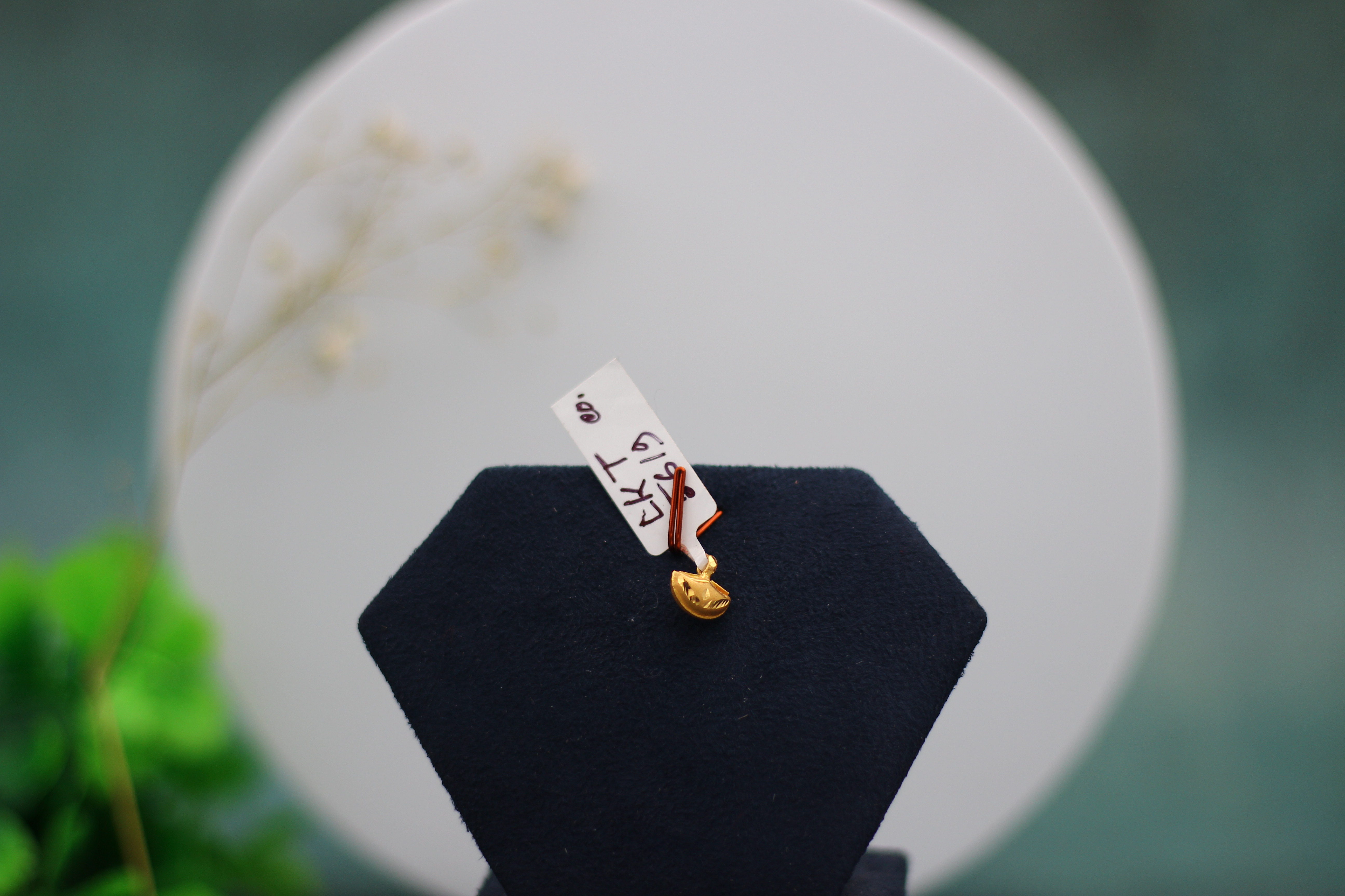 LOCKET (GOLD LOCKET)