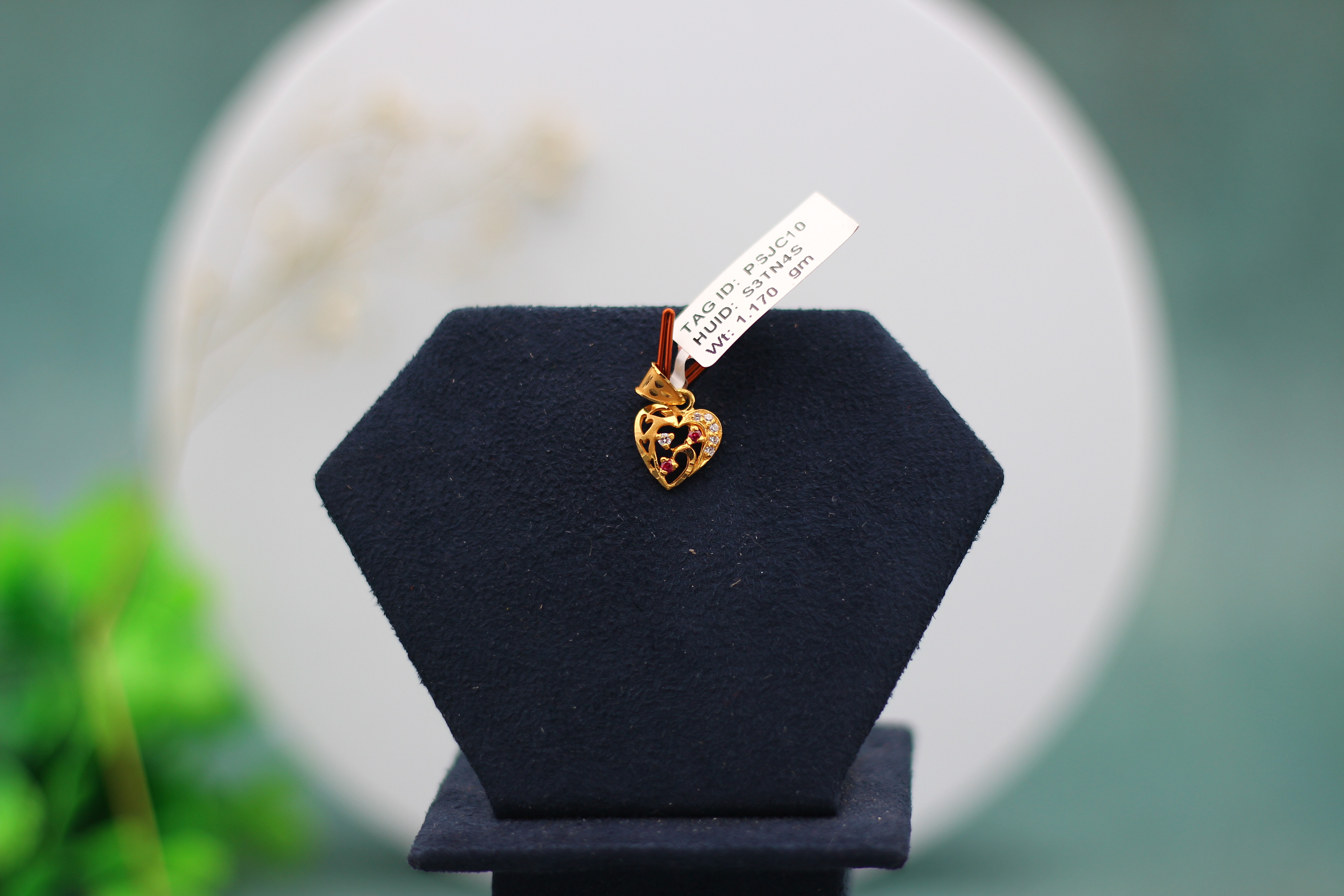 LOCKET (GOLD LOCKET)