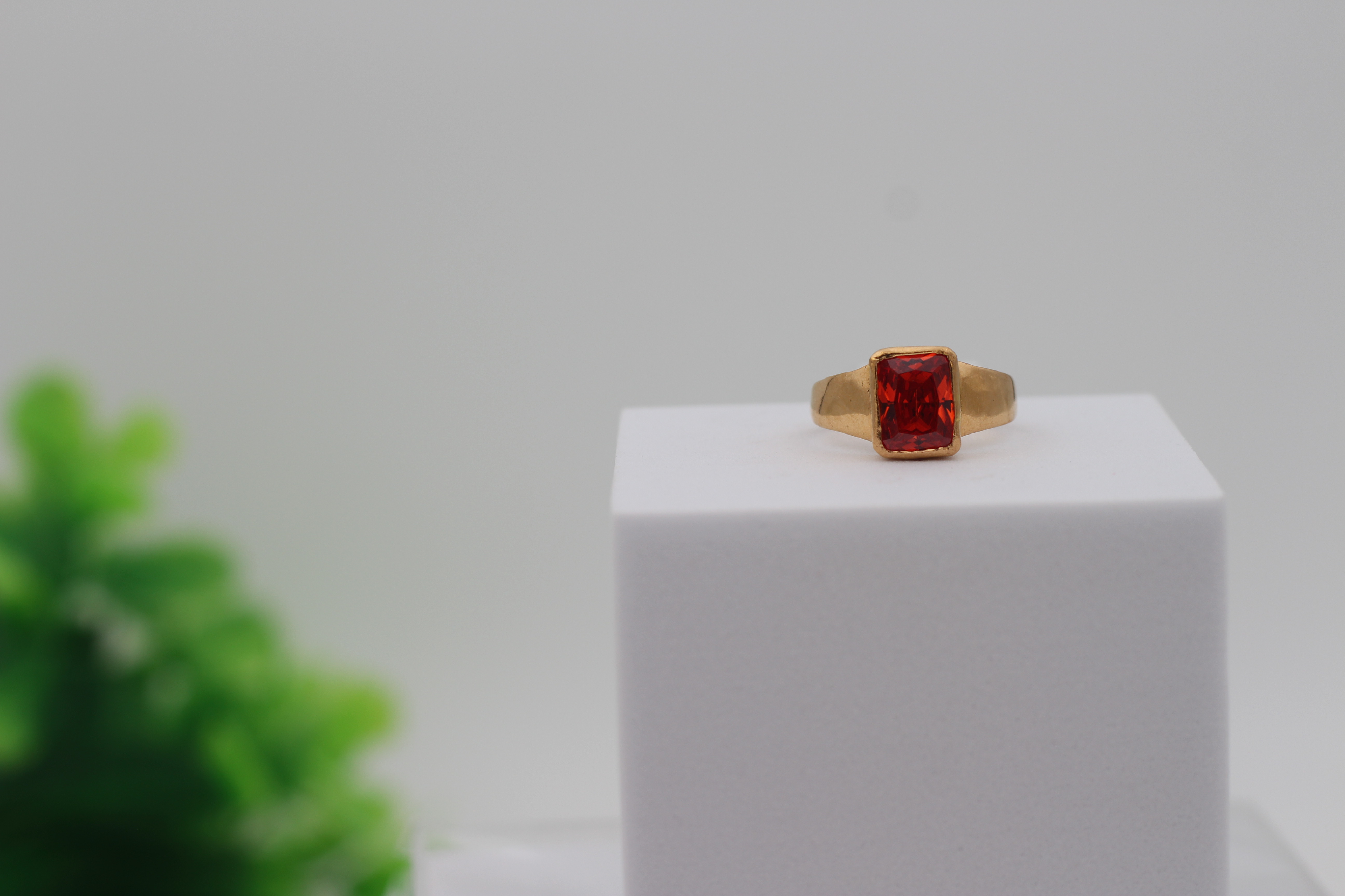LADIES GOLD DESIGN RING