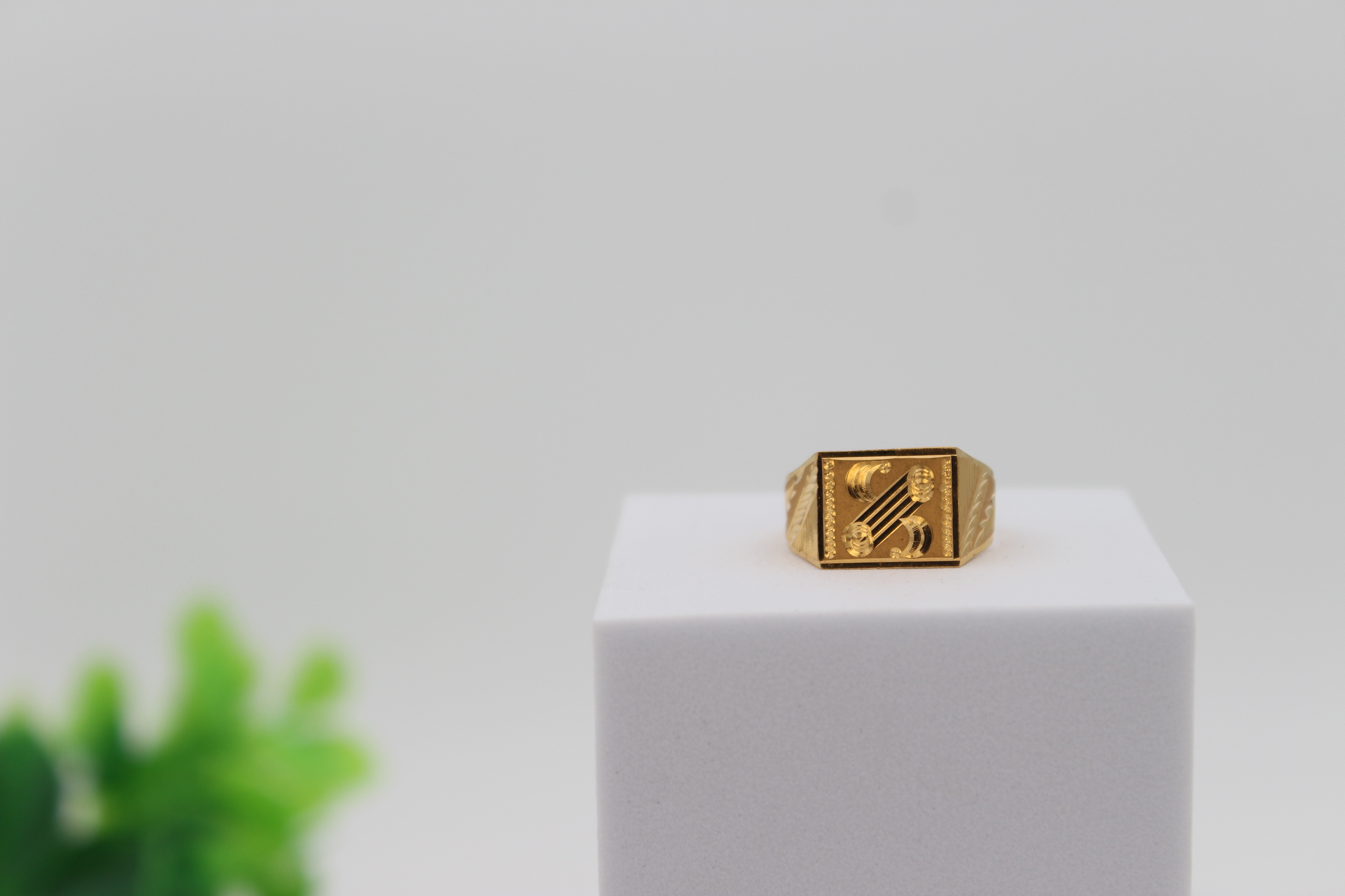 GENTS DESIGN GOLD RING 