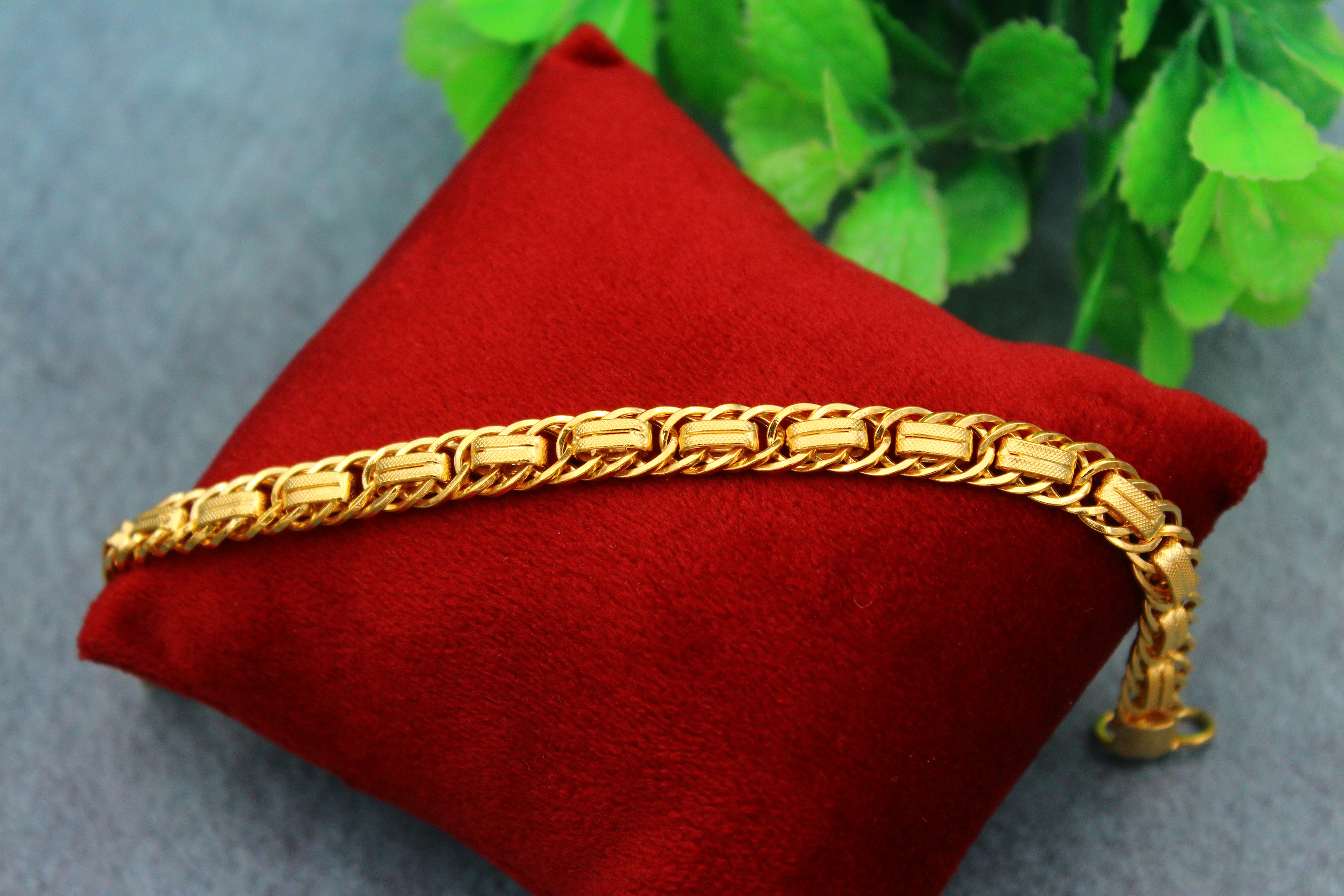 BRACELET