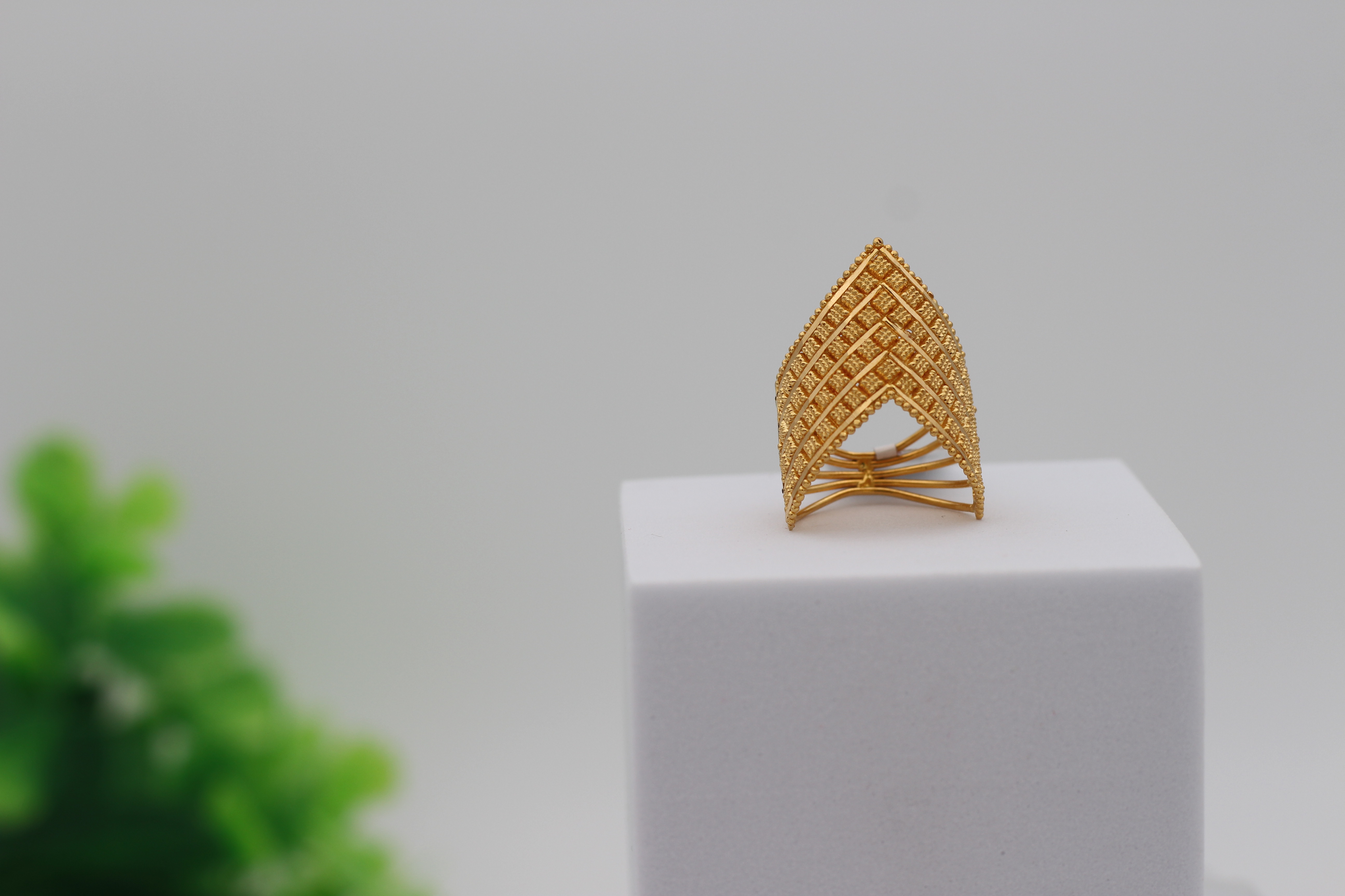LADIES GOLD DESIGN RING