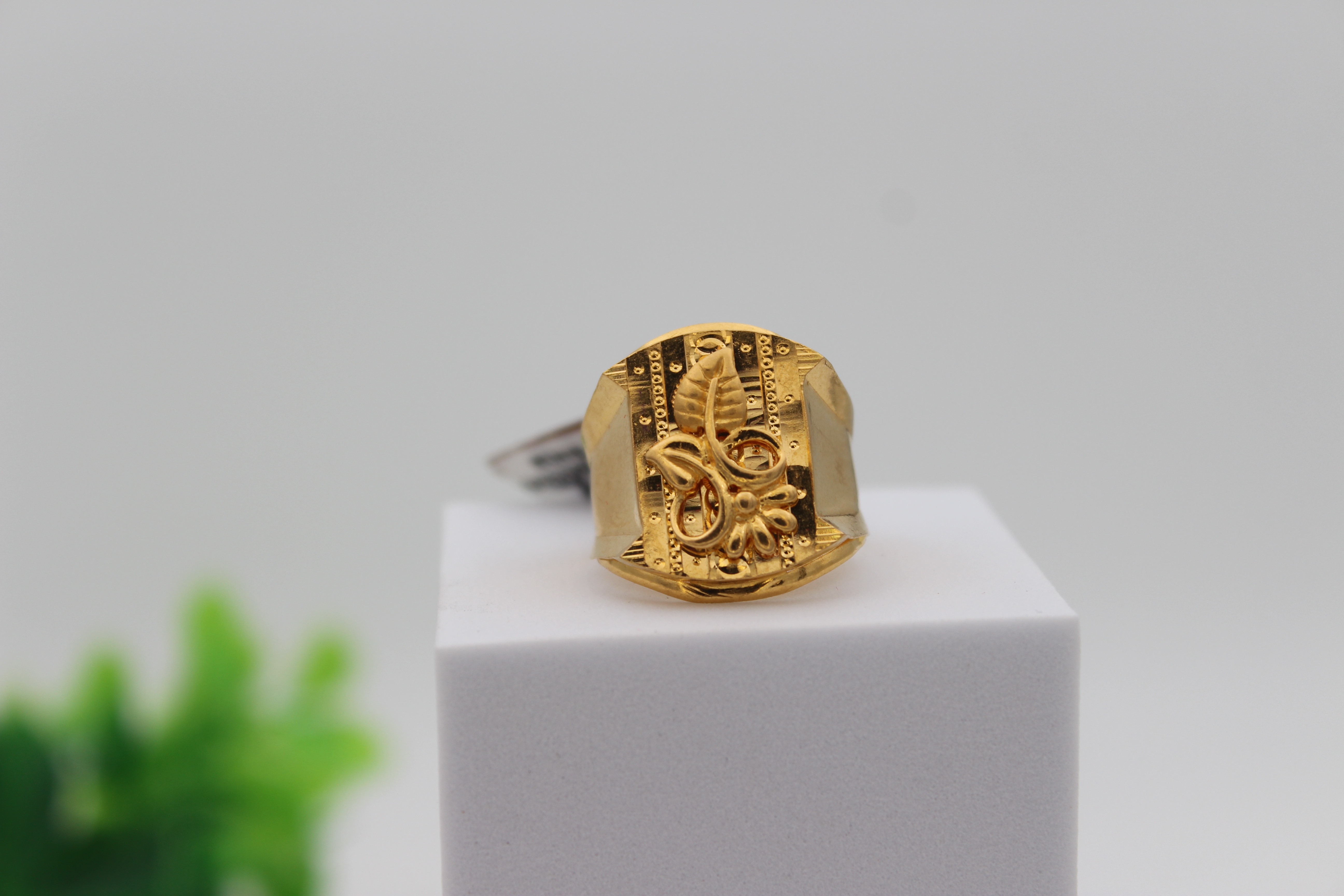 GENTS DESIGN GOLD RING 