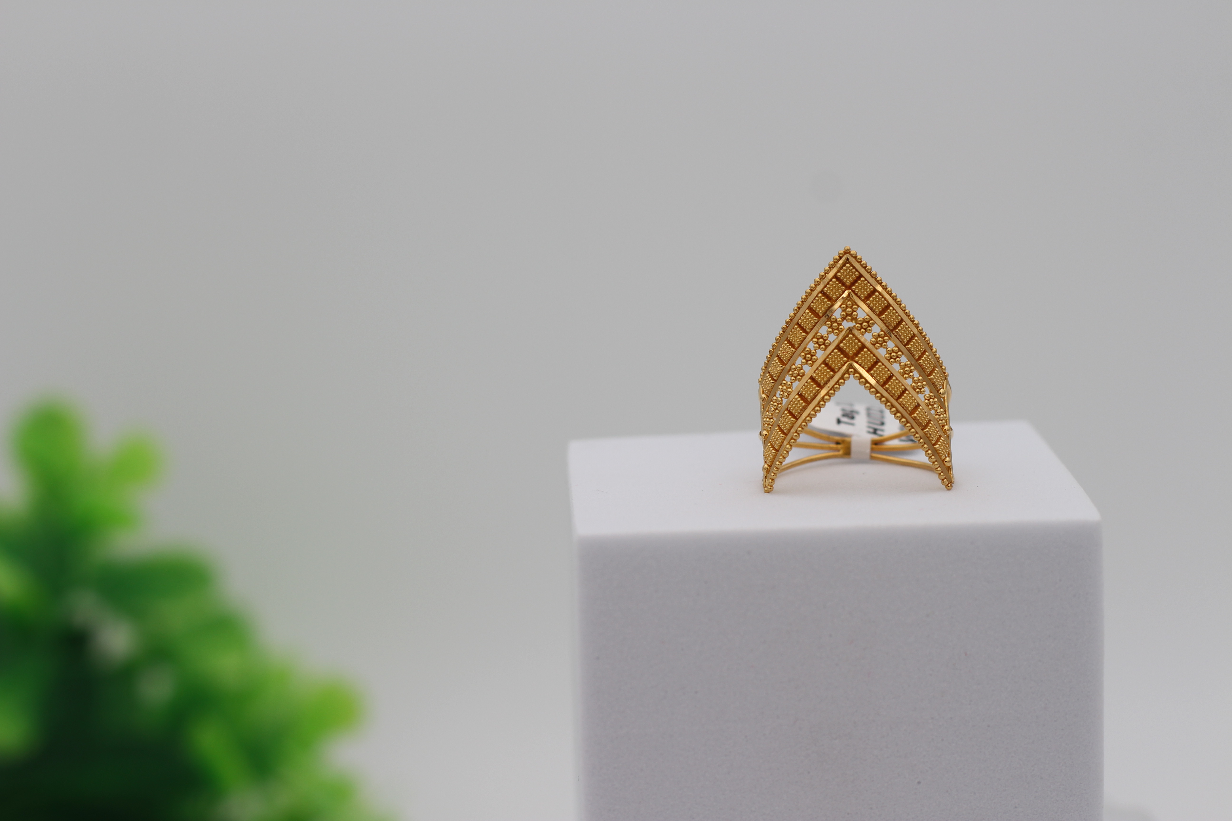 LADIES GOLD DESIGN RING