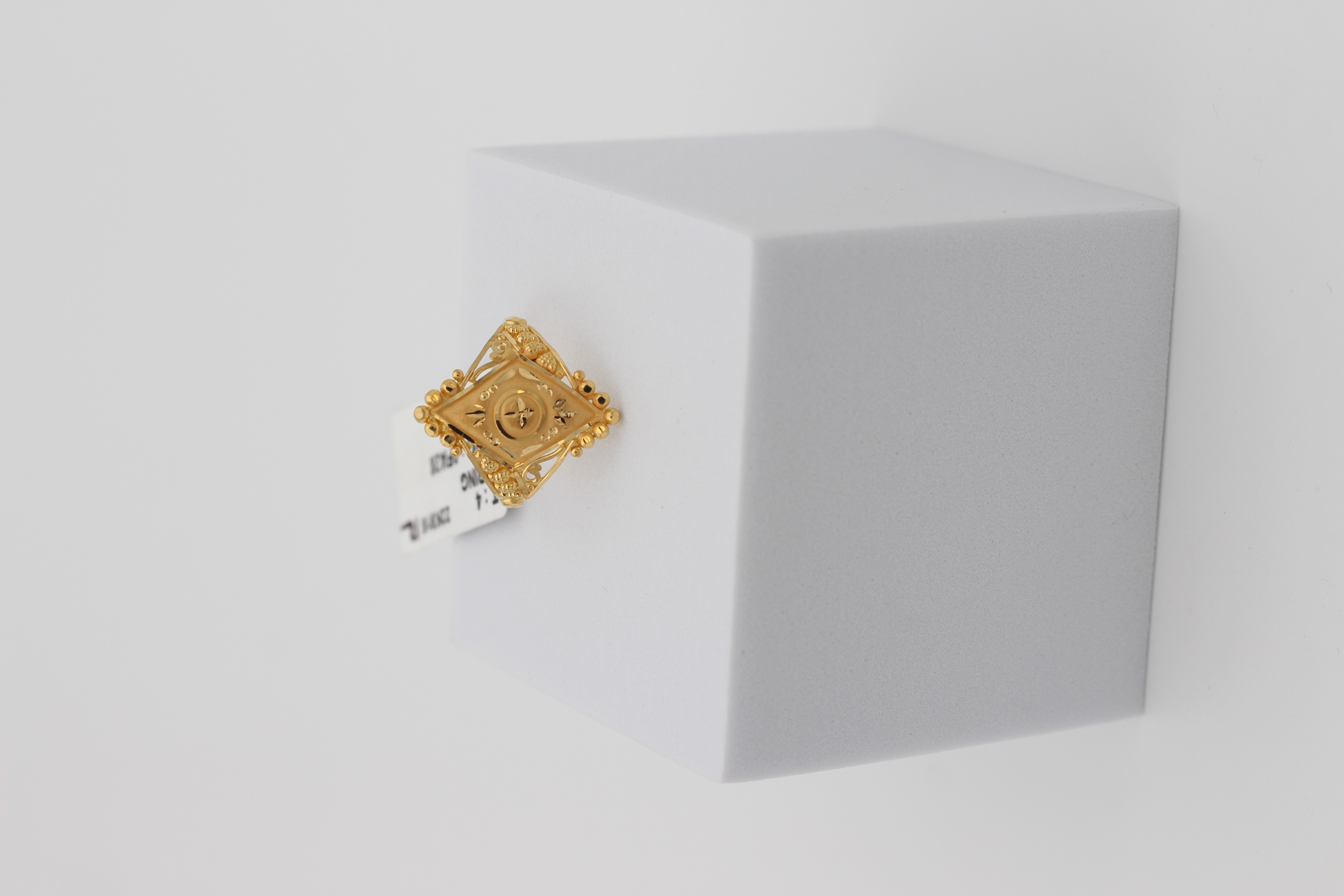 LADIES GOLD DESIGN RING