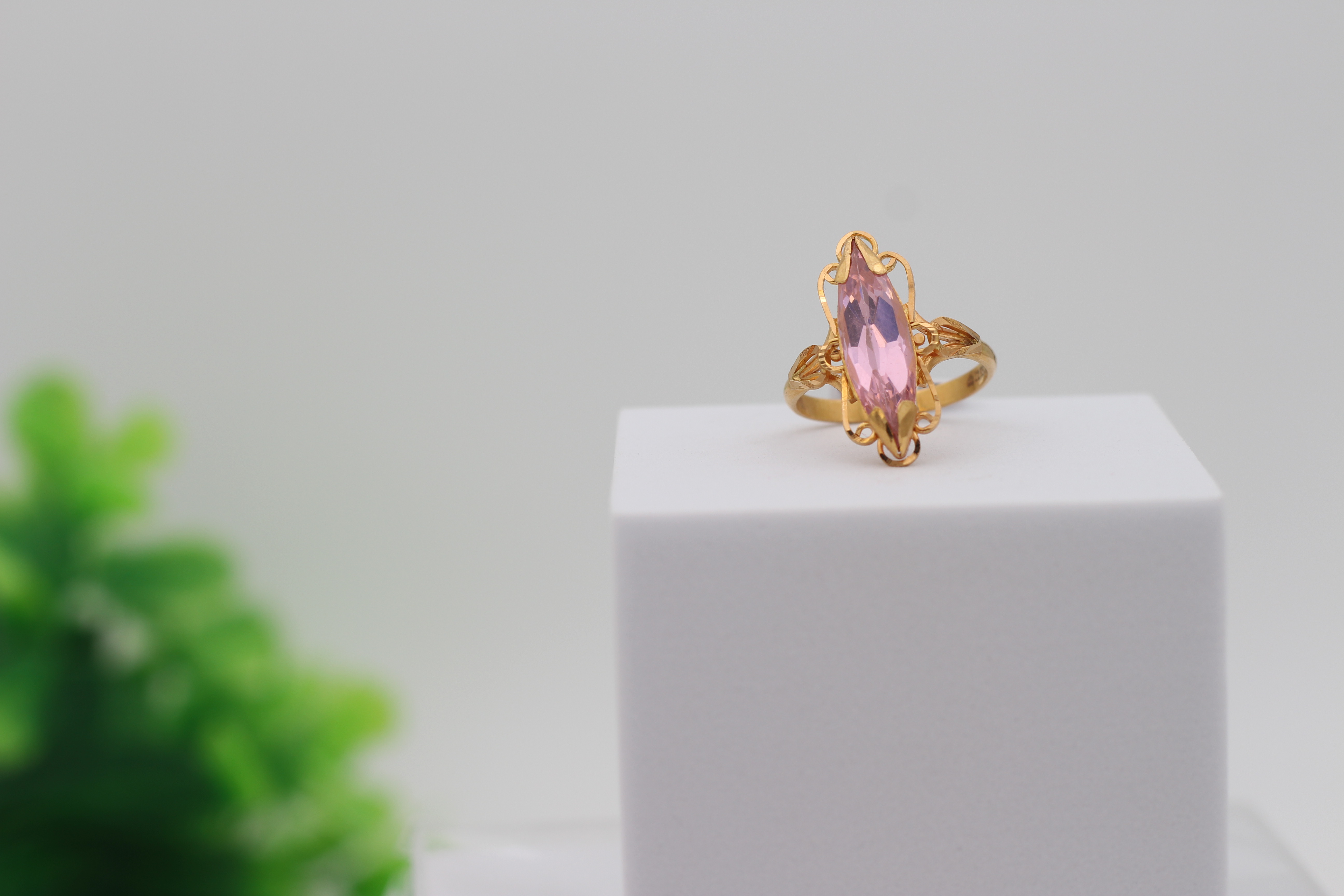 LADIES GOLD DESIGN RING