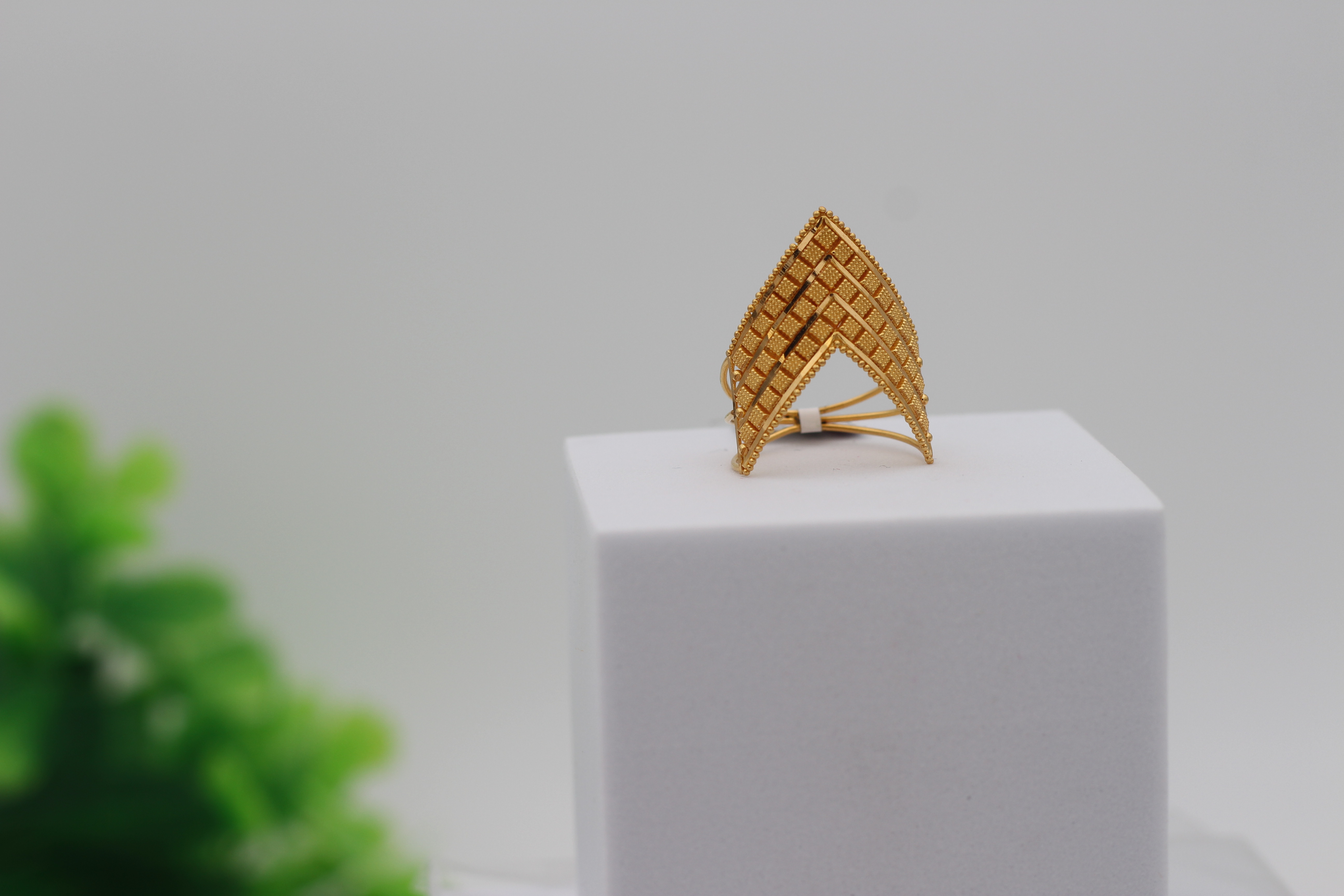 LADIES GOLD DESIGN RING