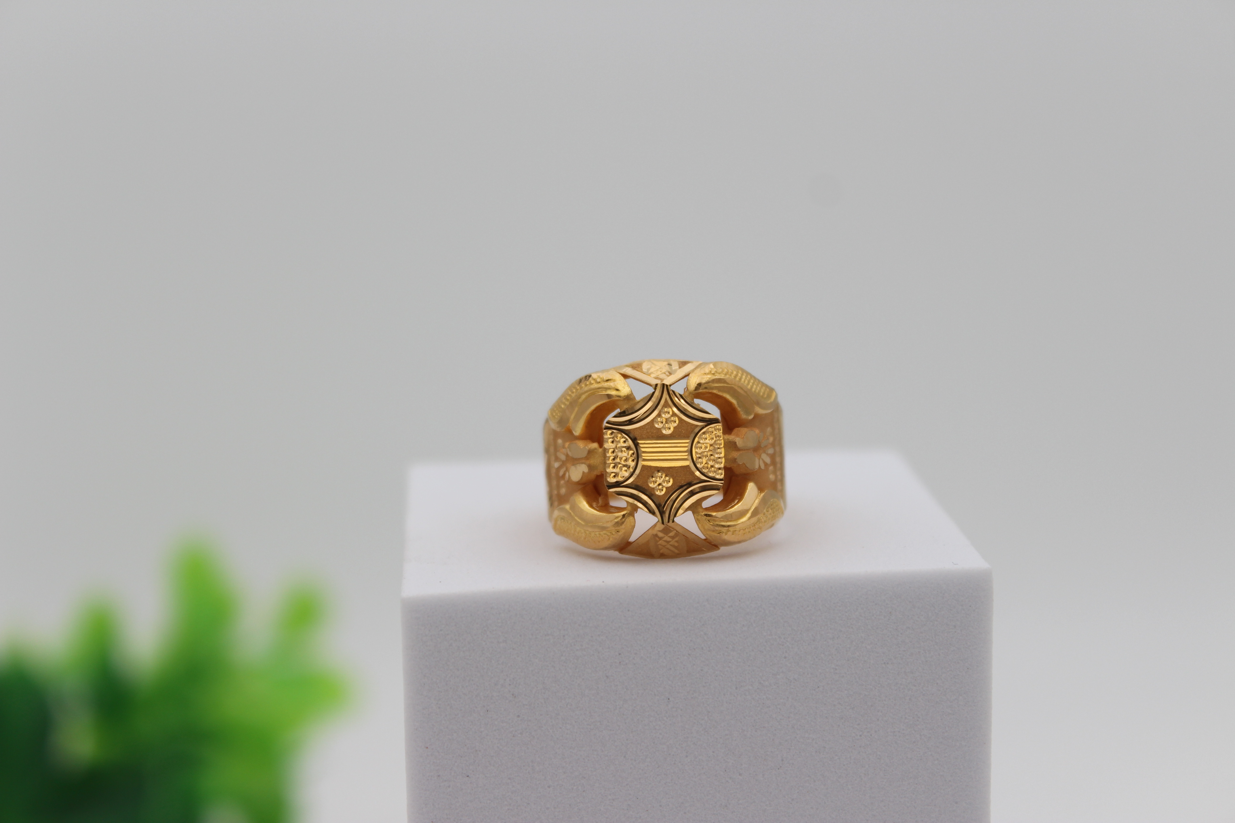 GENTS DESIGN GOLD RING 