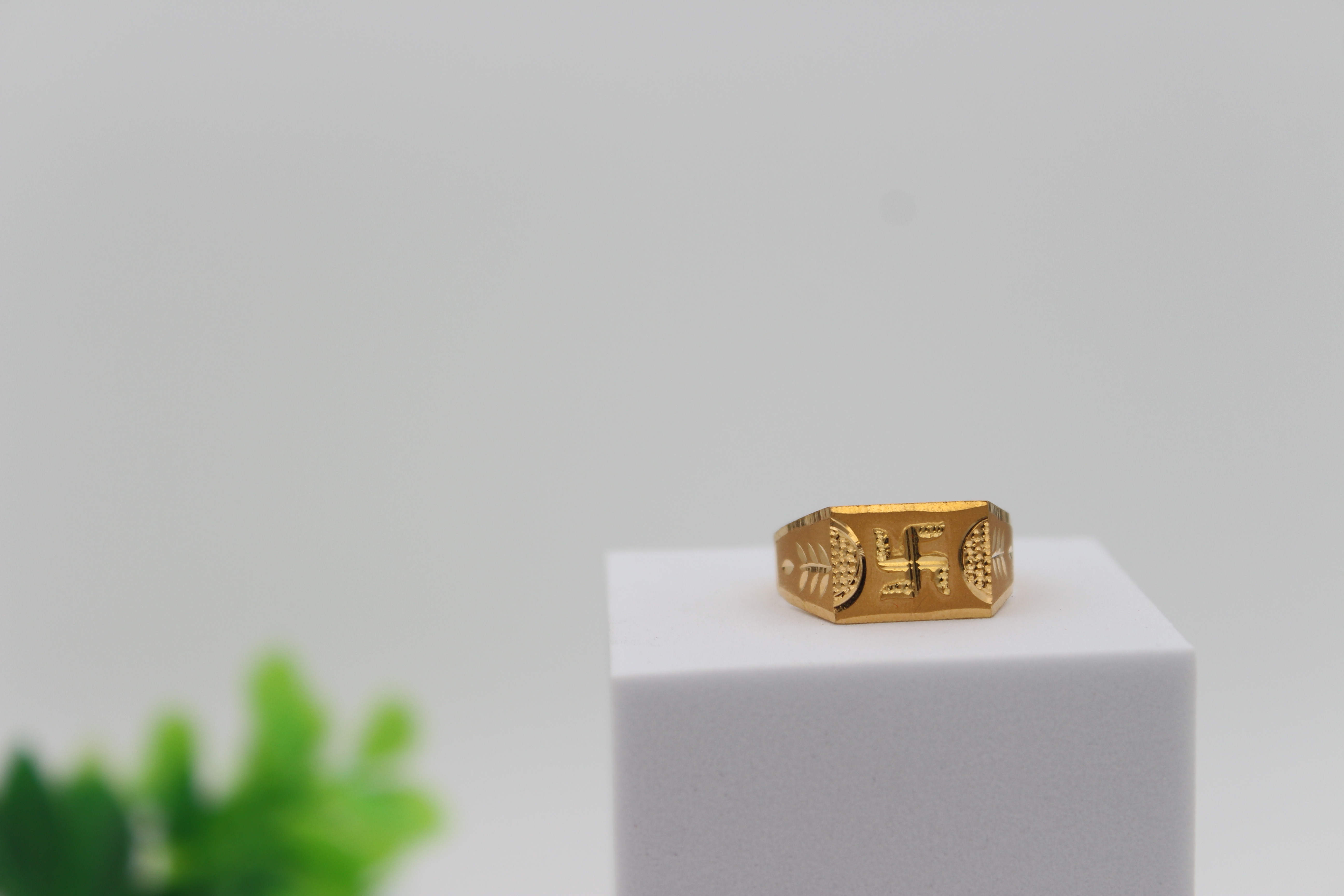 GENTS DESIGN GOLD RING 