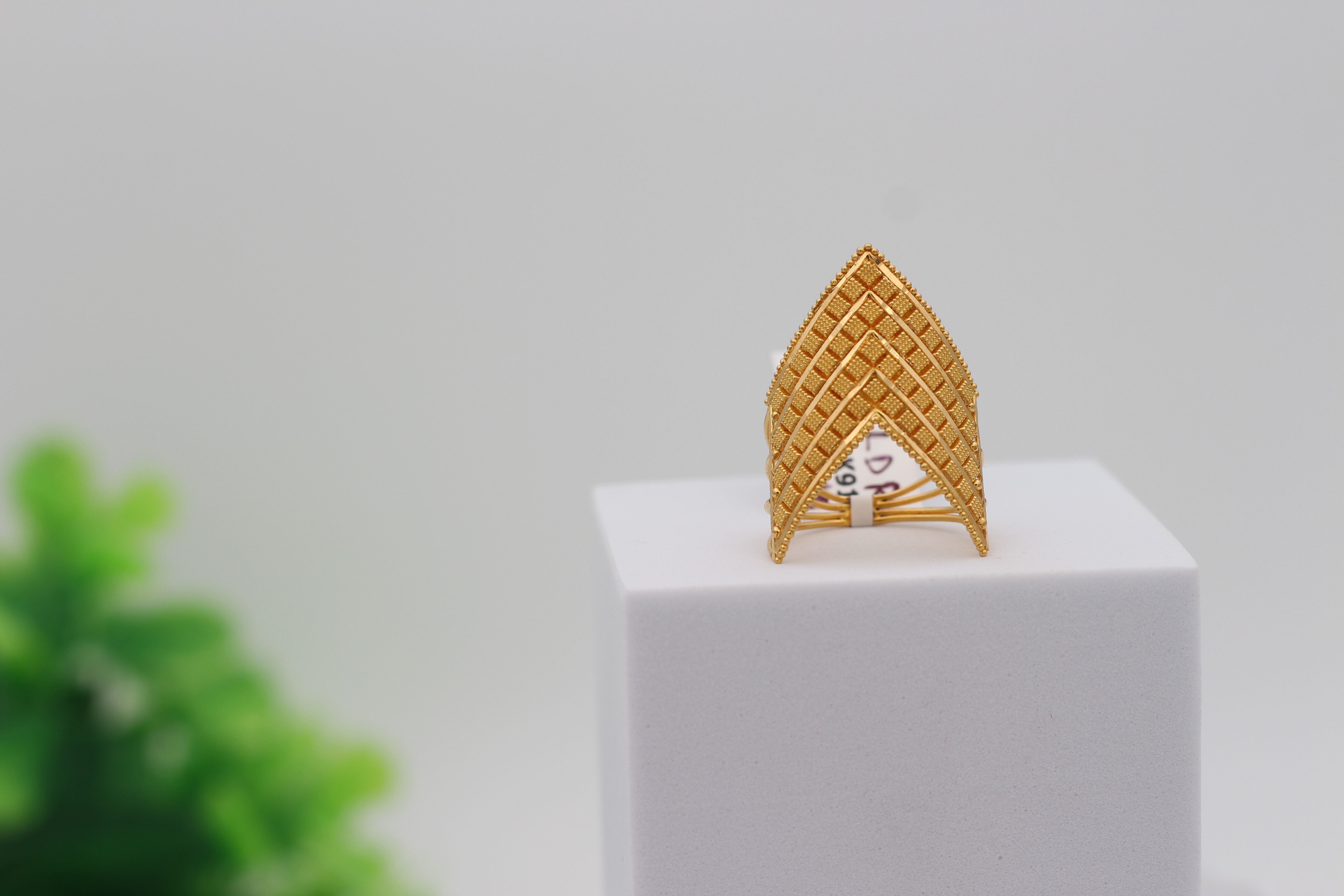 LADIES GOLD DESIGN RING