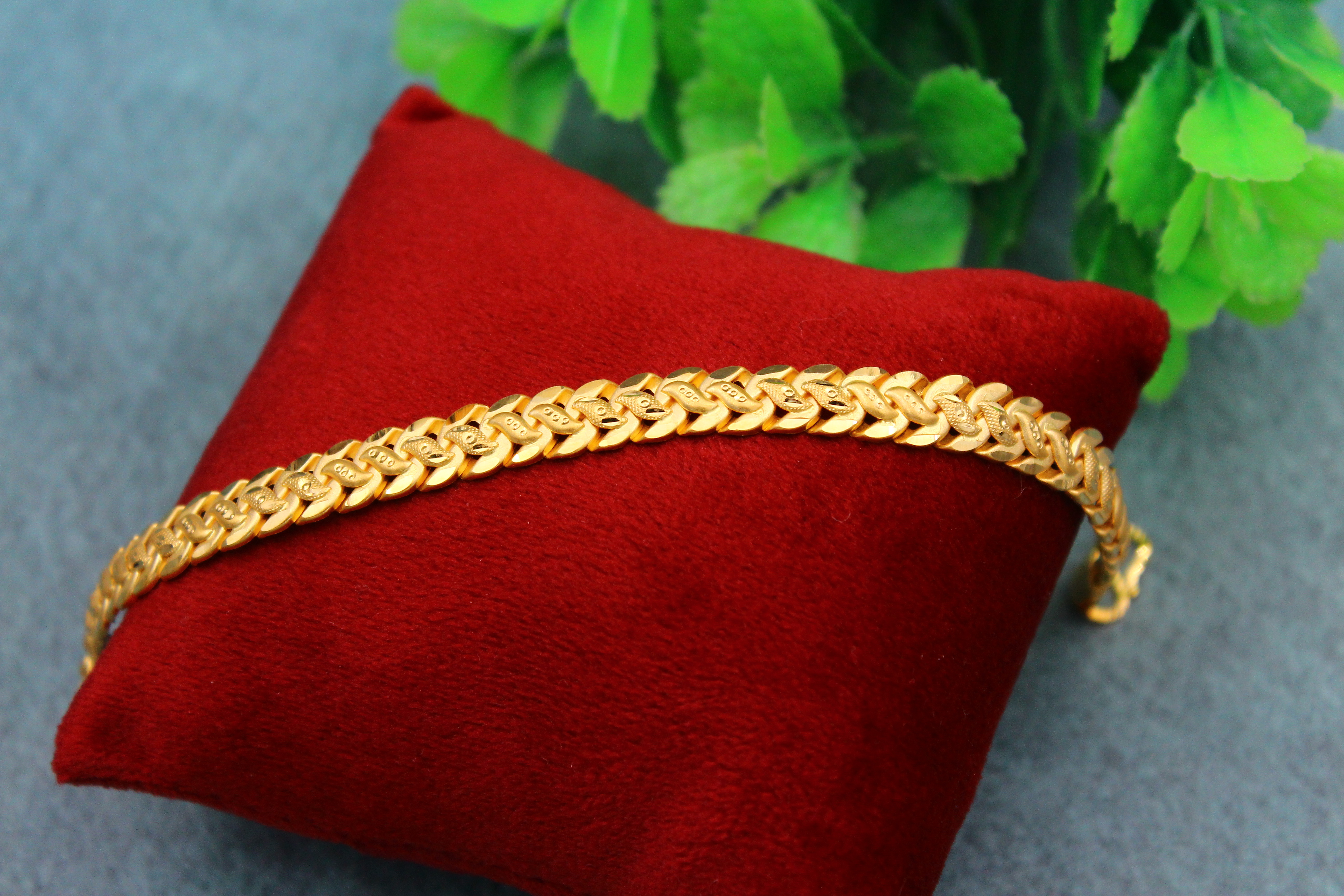 BRACELET