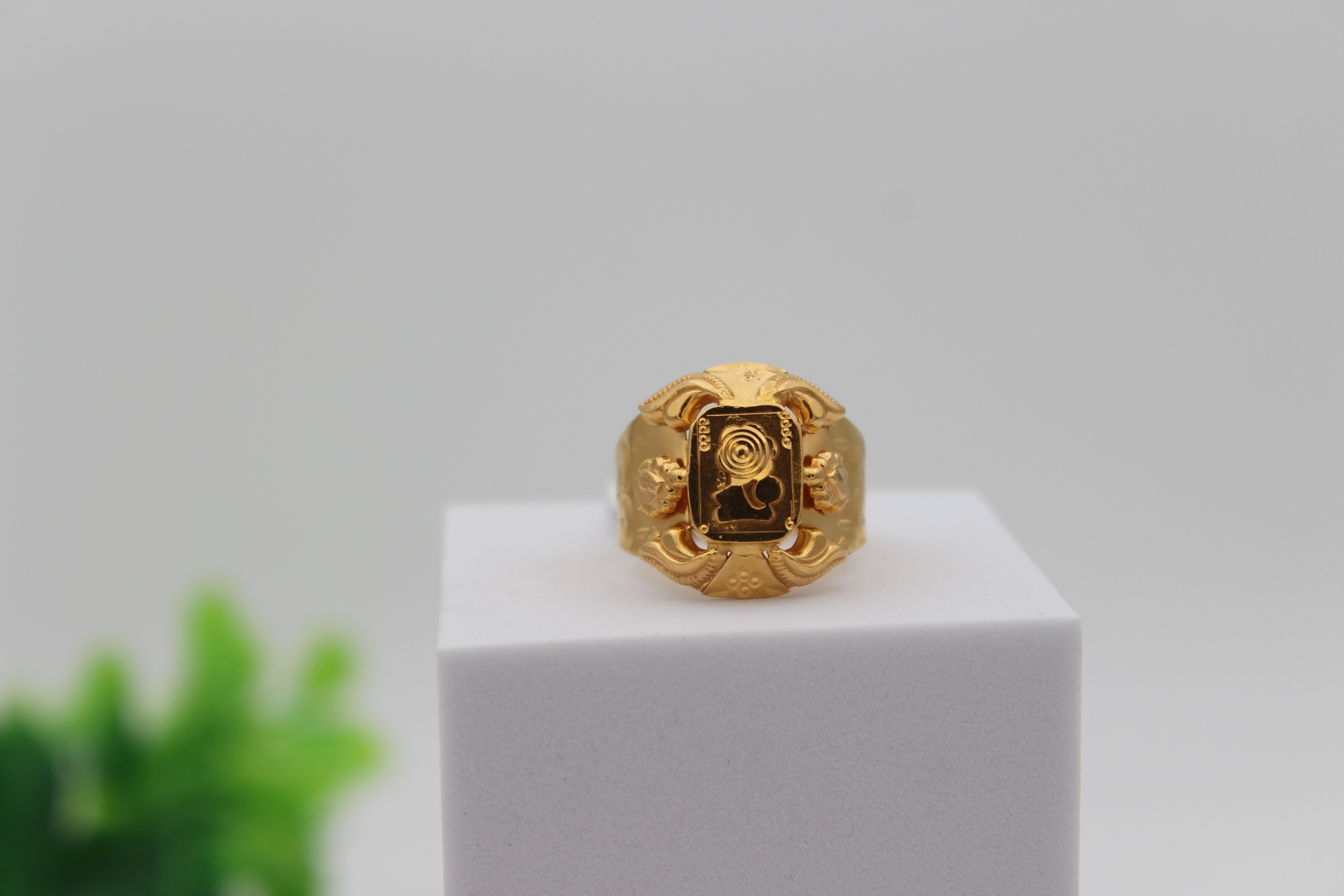 GENTS DESIGN GOLD RING 