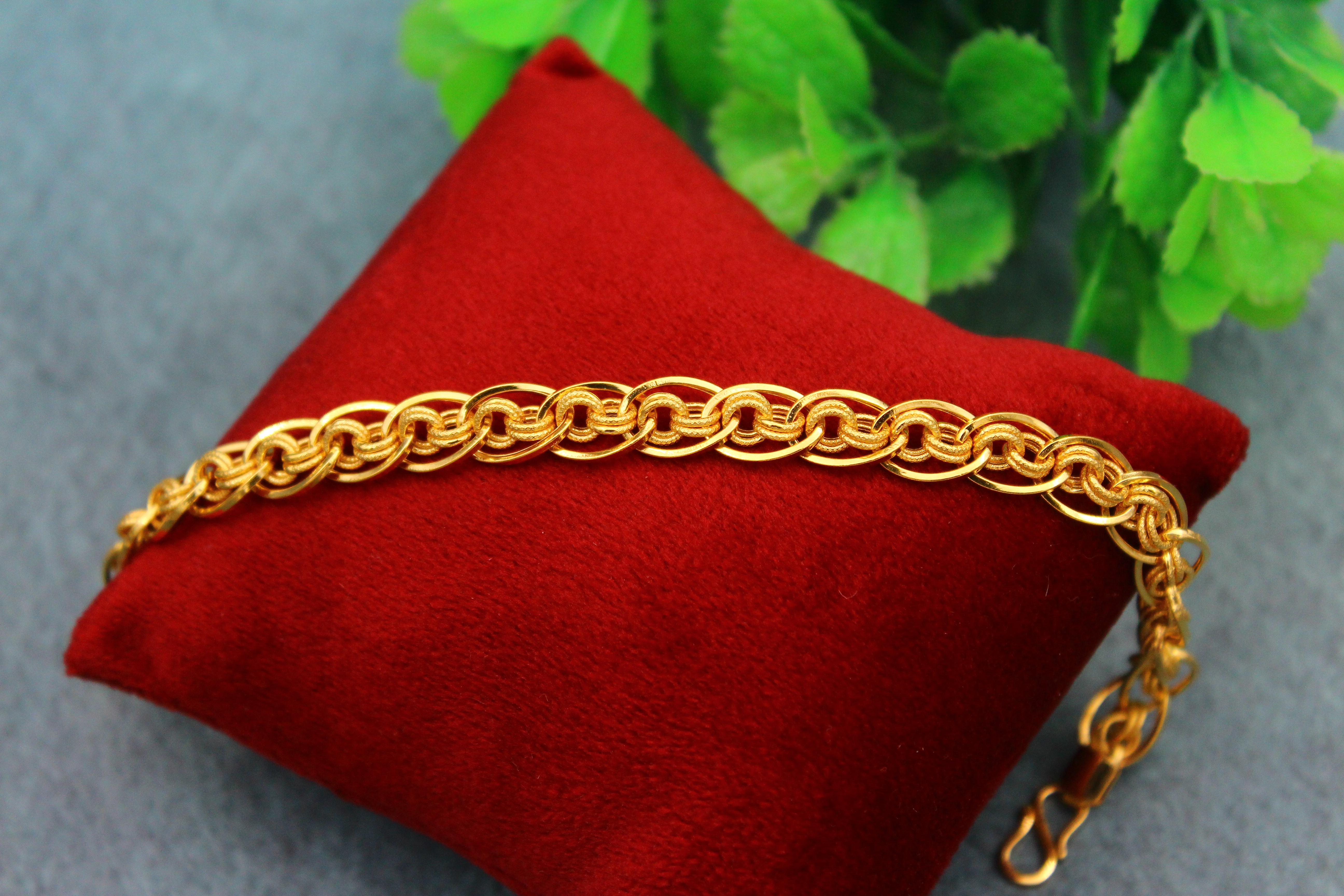 BRACELET