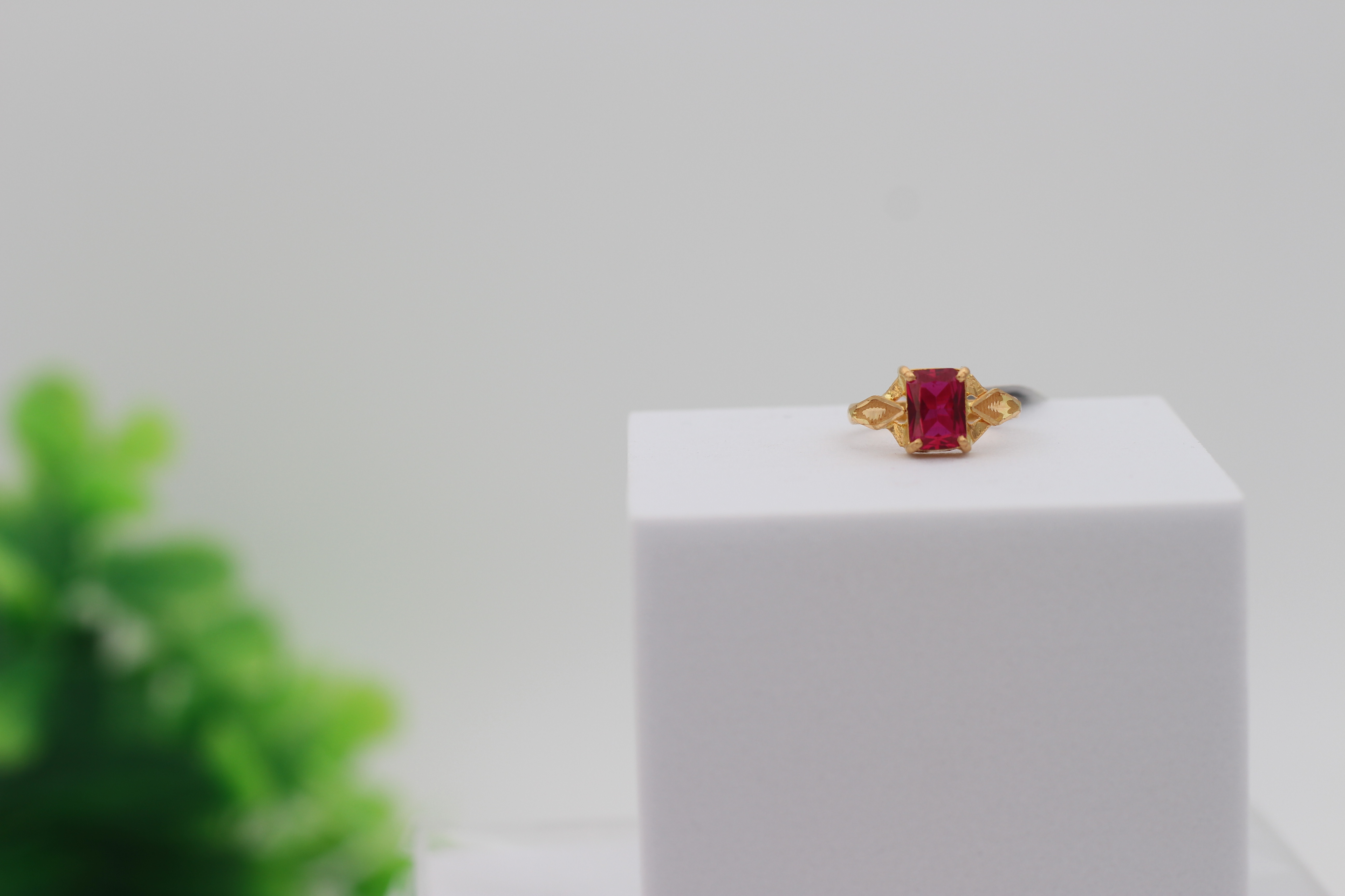 LADIES GOLD DESIGN RING